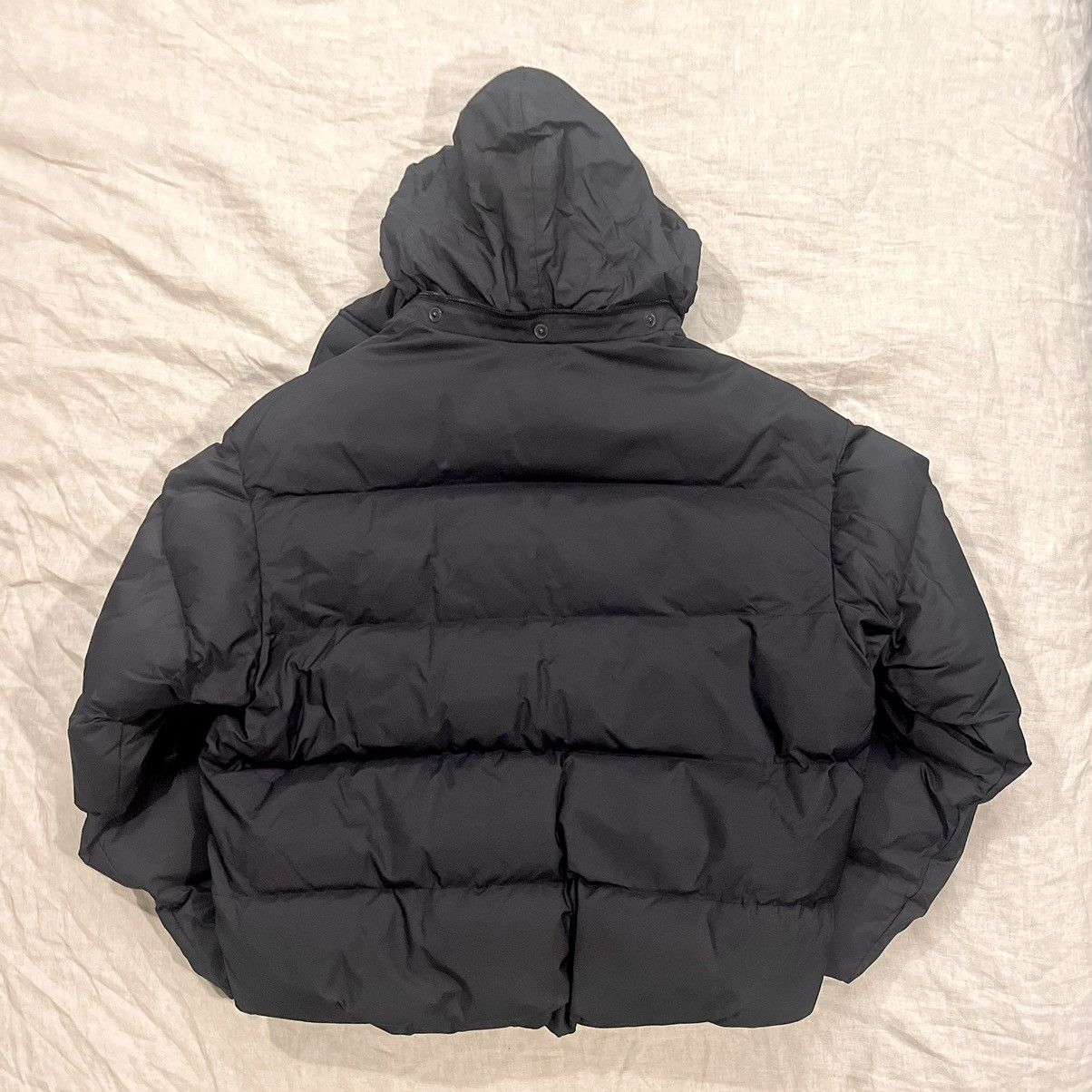Balenciaga Balenciaga C Shape Embroidered BB Logo Puffer Jacket Size L / US 10 / IT 46 - 2 Thumbnail