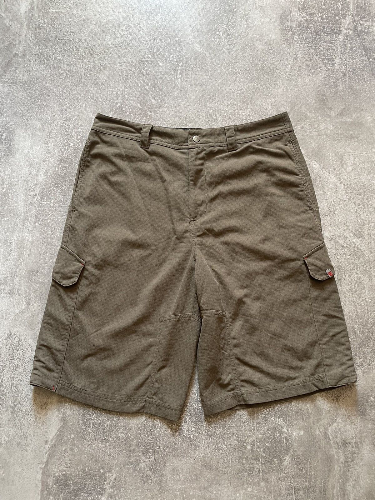 The North Face Vintage The North Face Cargo Shorts 32 Size US 32 / EU 48 - 1 Thumbnail