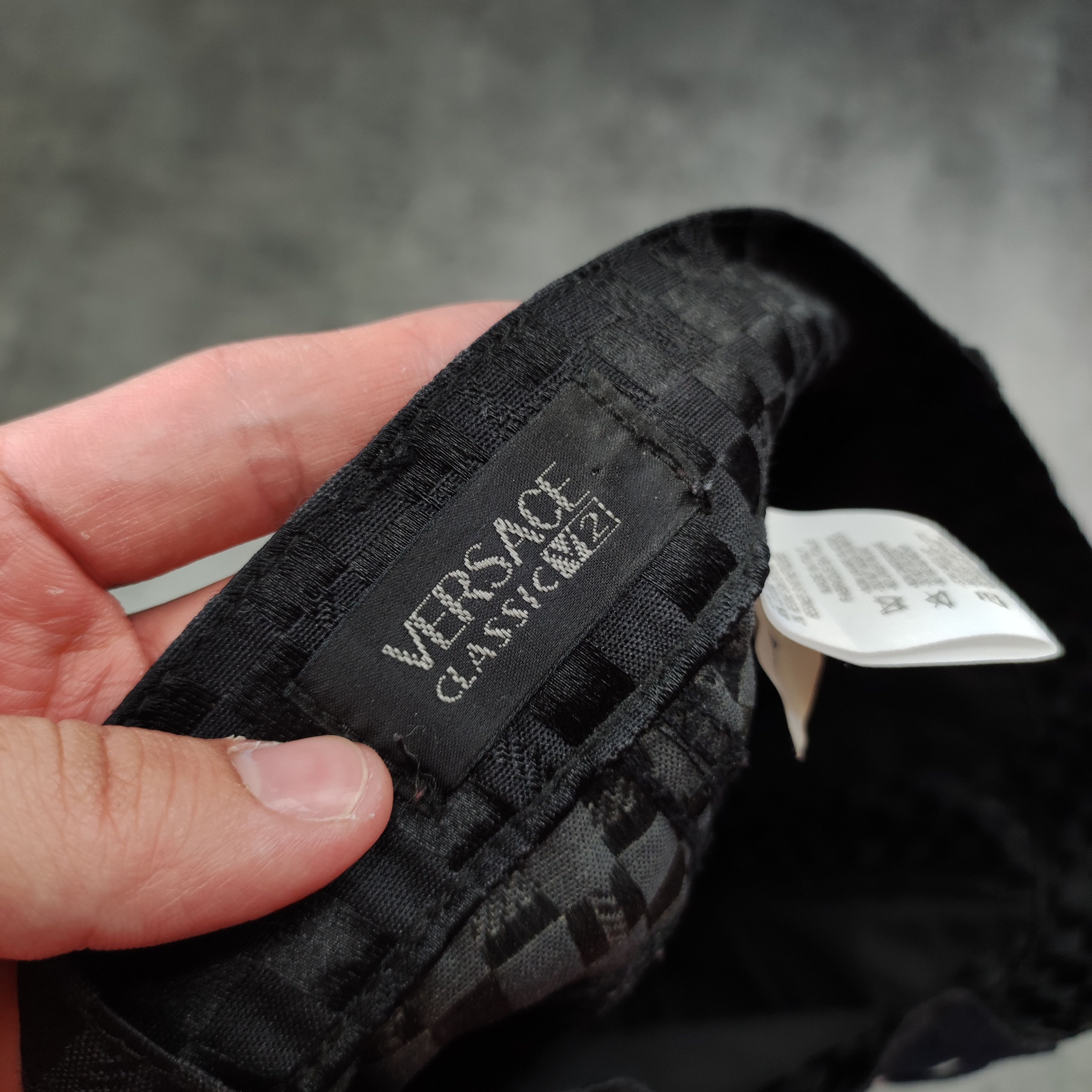 Versace × Vintage Vintage RARE Versace Classic V2 Checkered Logo Pants Size US 32 / EU 48 - 7 Thumbnail