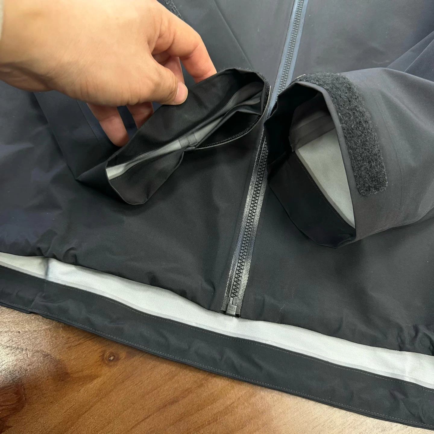 Arc'teryx Arc'teryx Beta LT Black L - Minor Lining Stain Size US XL / EU 56 / 4 - 7 Thumbnail