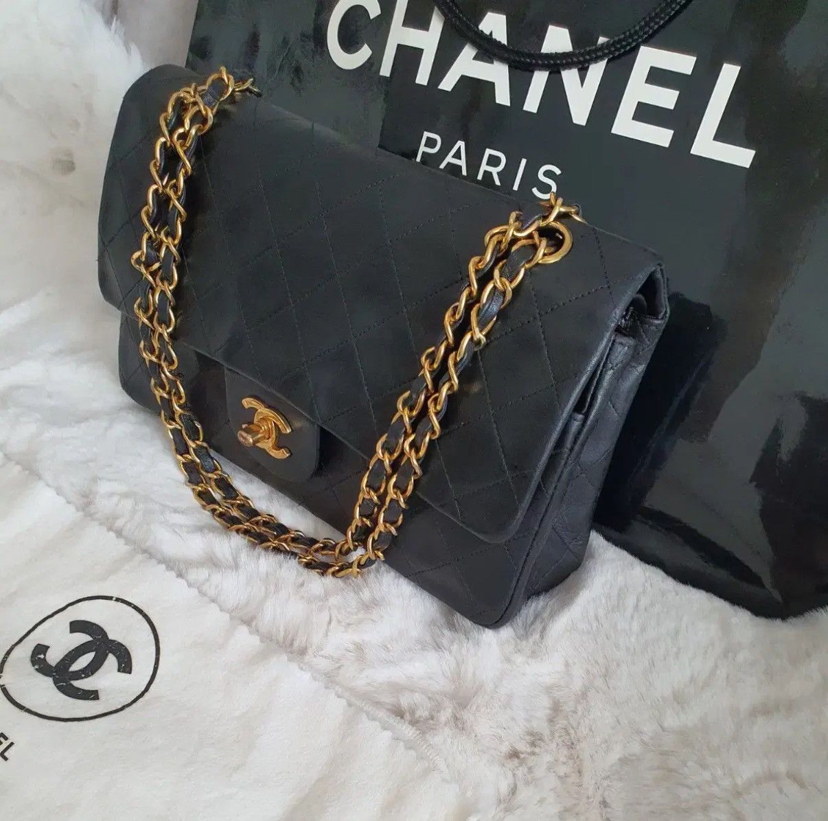 Chanel Chanel Medium Classic Flap (Gold Hardware Size ONE SIZE - 7 Thumbnail