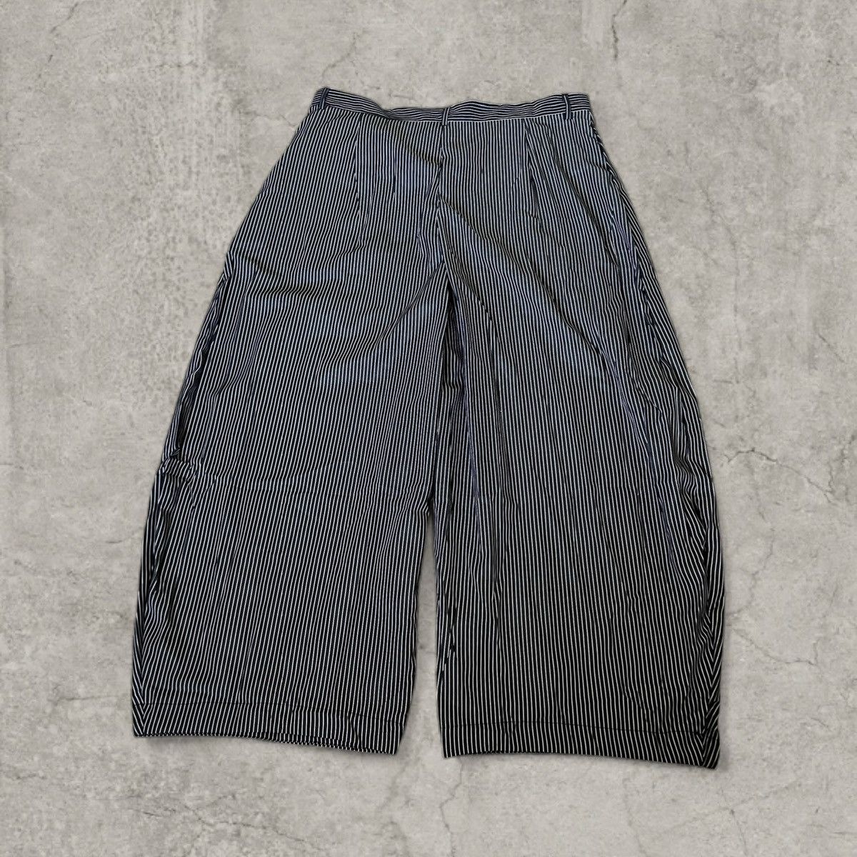 Japanese Brand Wide leg Japanese style trousers in grey pinstripe. Size XL Size US 36 / EU 52 - 4 Thumbnail