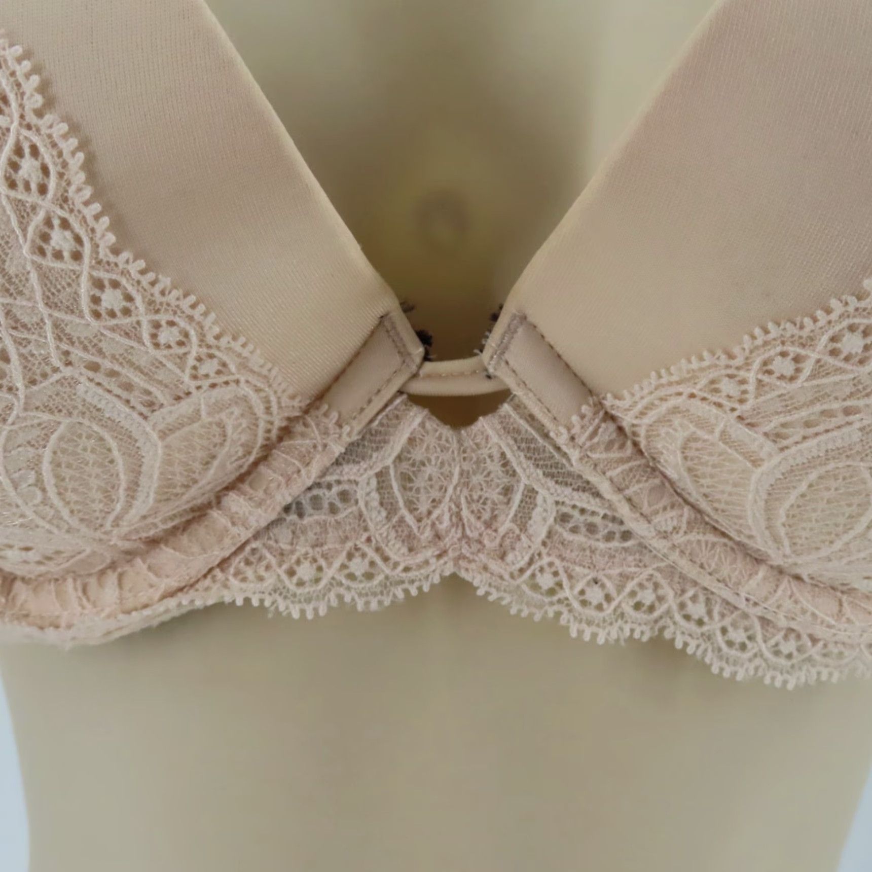 Victoria's Secret Victorias Secret 32D Very Sexy Push Up Bra Cream Lace Black Padded Underwire Size ONE SIZE - 3 Thumbnail