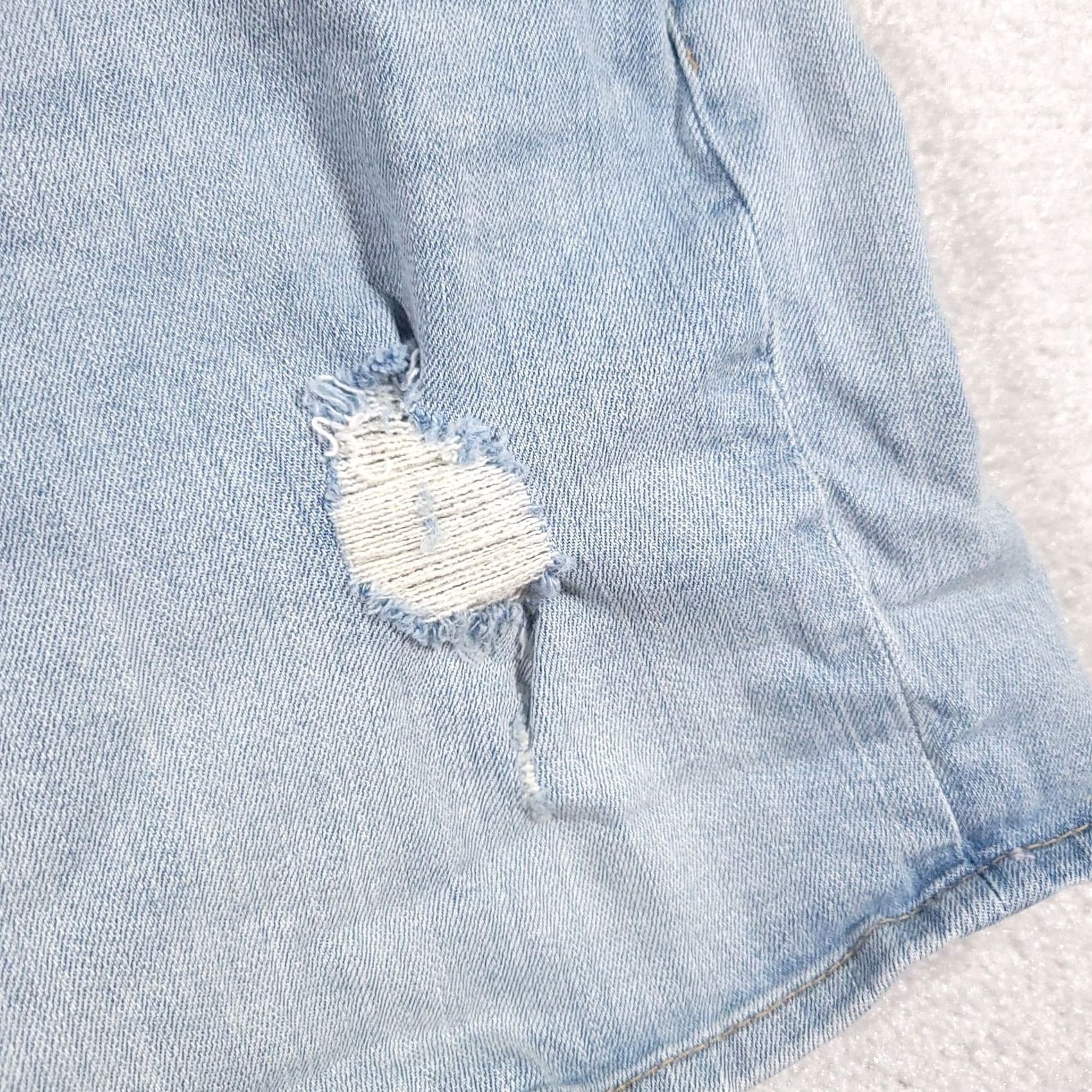 Levi's Levi's Jean Shorts Women's 34W Blue Light Wash Denim Distressed Extra Stretch Shorts Denim Light Blue 90s? Size 24" / US 00 / IT 34 - 5 Thumbnail
