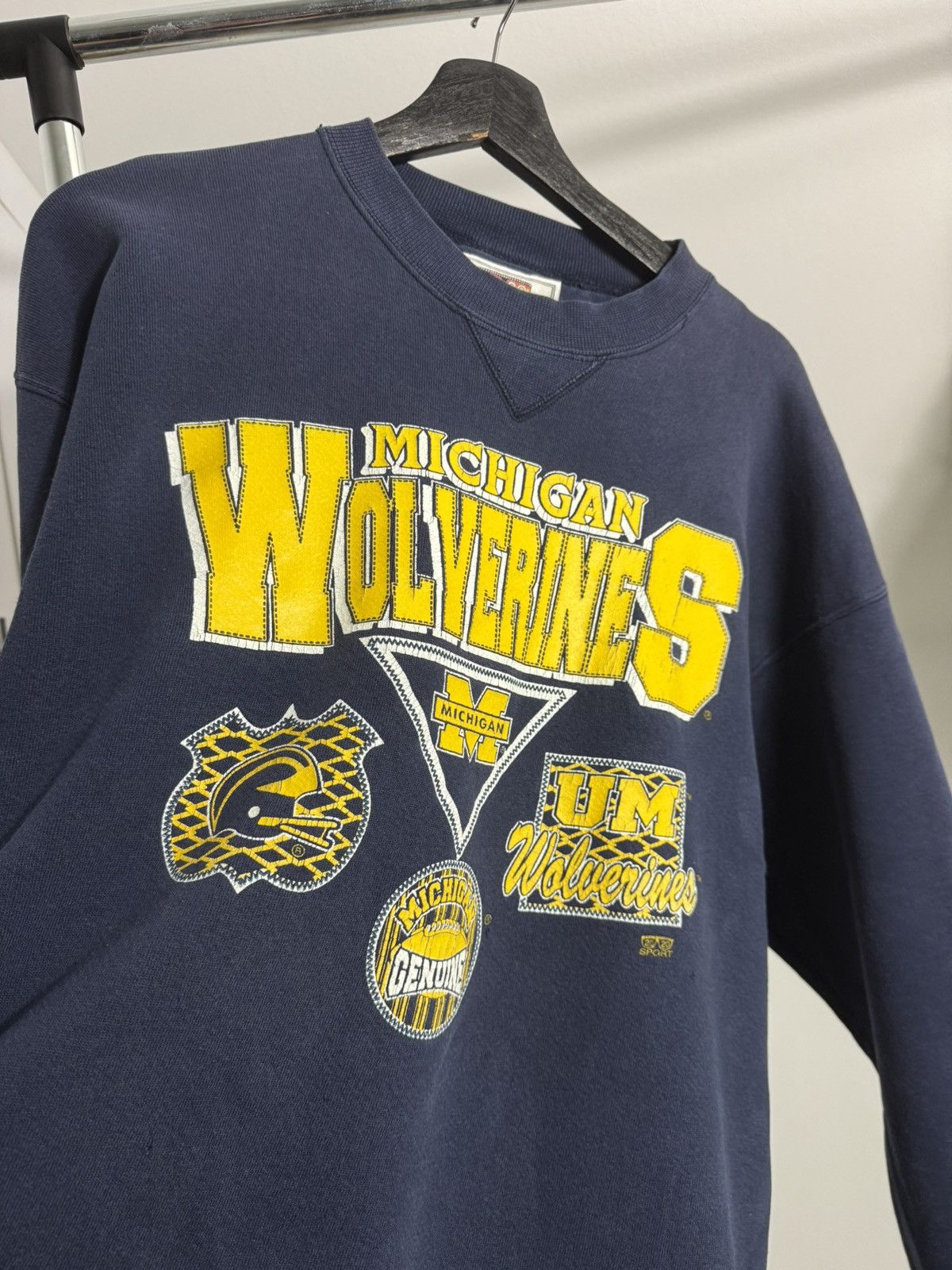 Vintage Vintage Michigan Wolverines 90s Crewneck Washed Distressed Size US L / EU 52-54 / 3 - 13 Thumbnail