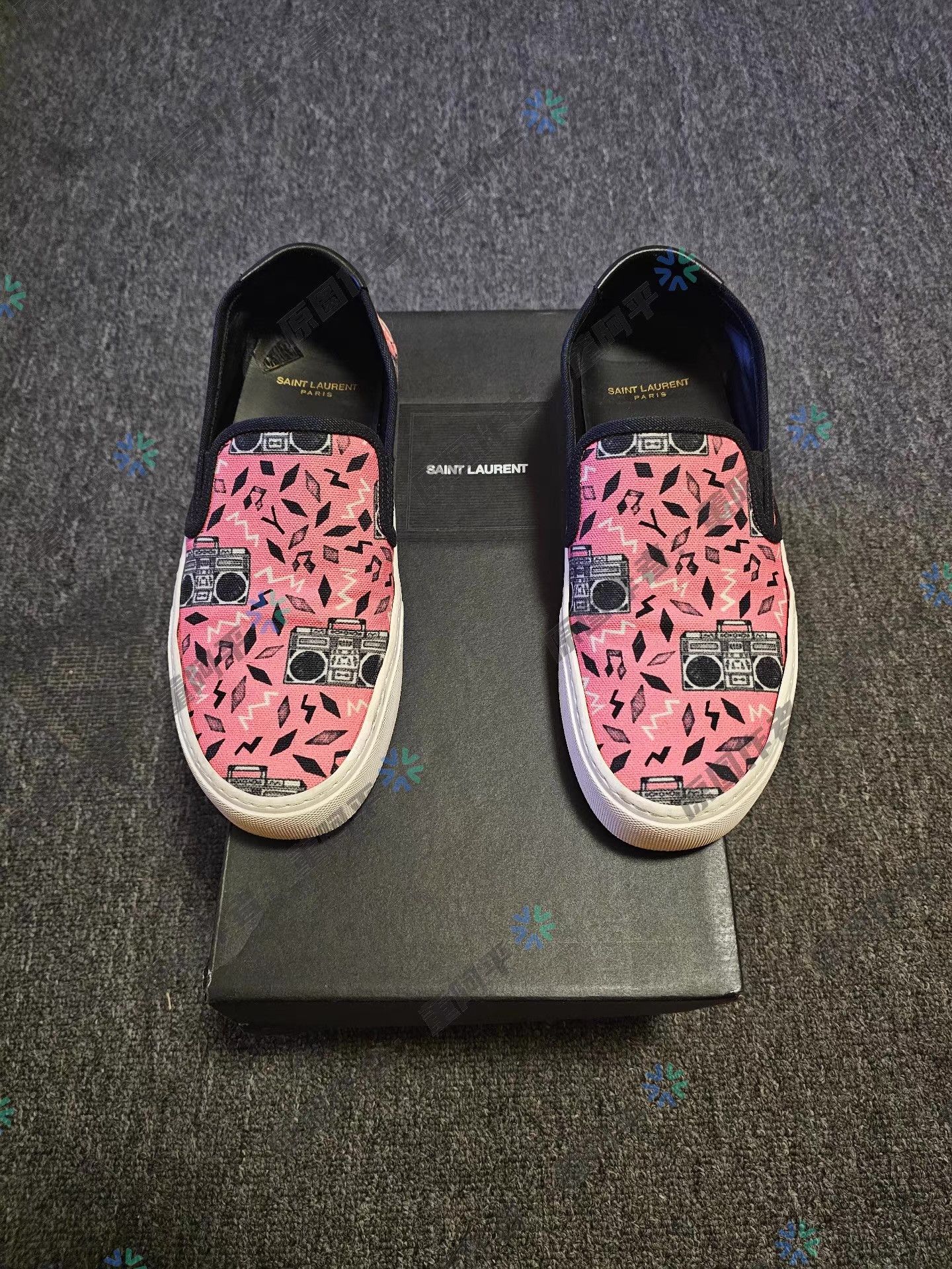 Saint Laurent Paris Saint Laurent slip-on canvas shoes Q4 Size US 8 / EU 41 - 1 Thumbnail