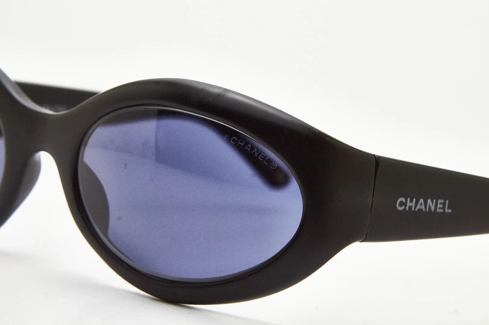 Chanel CHANEL 5017 Bold Rave Eggs chunky sunglass 1990s Size ONE SIZE - 4 Thumbnail