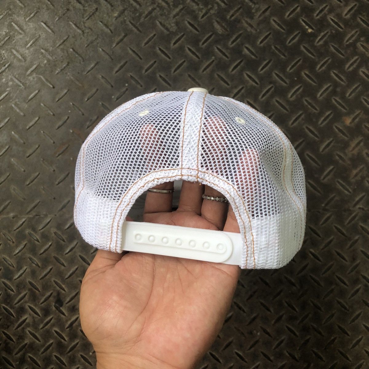Von Dutch 🔥RARE🔥 Von Dutch Leather White Special Edition Trucker Hat Size ONE SIZE - 6 Thumbnail