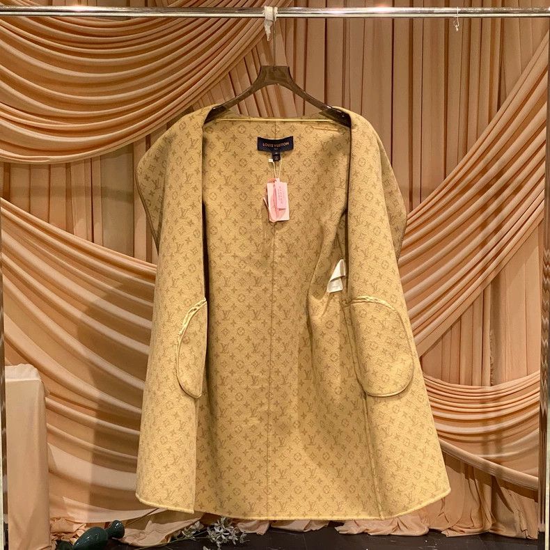 Louis Vuitton Louis Vuitton Cream Tea Long Patchwork Full Print Bathrobe Size S / US 4 / IT 40 - 6 Thumbnail