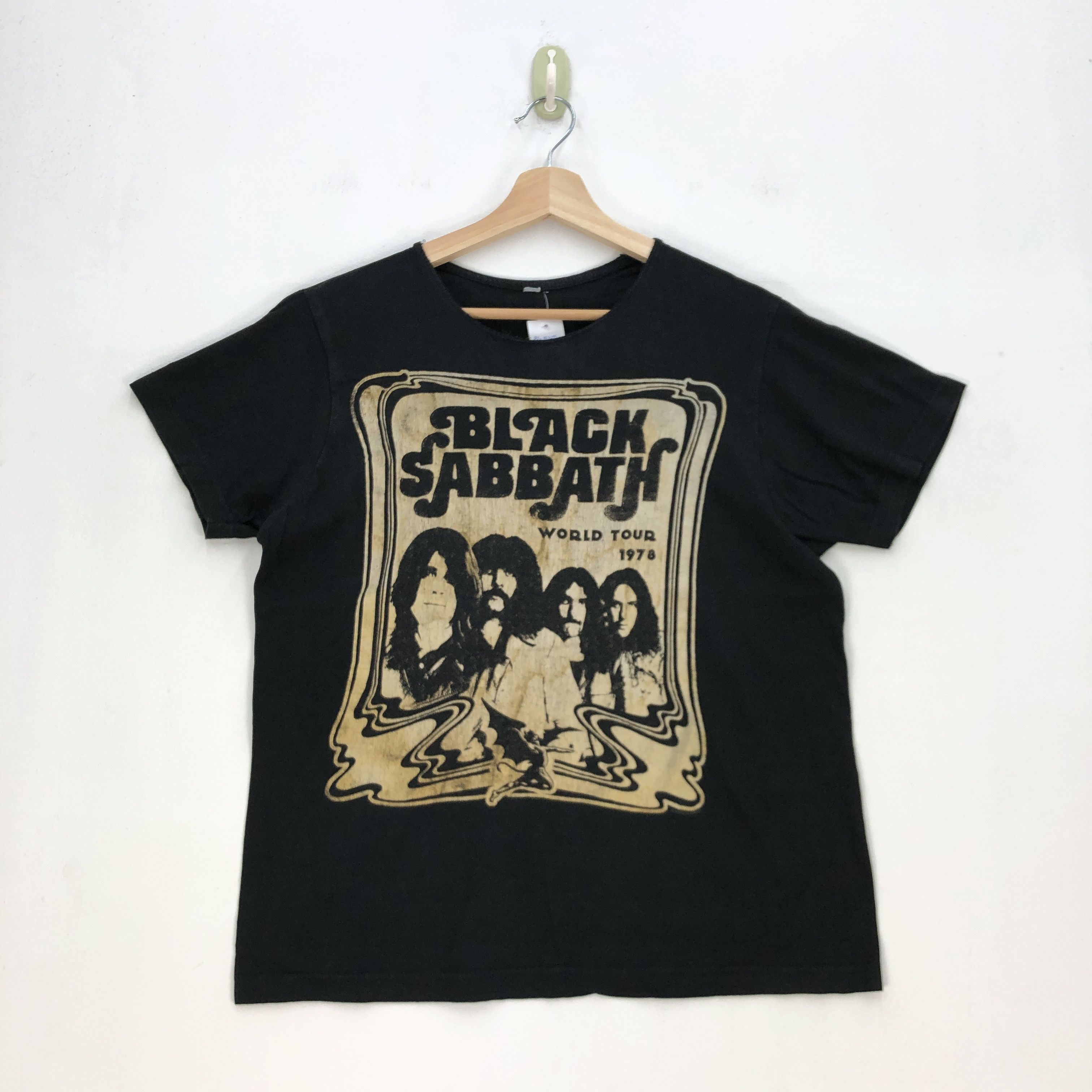 Band Tees Vintage 2000s Black Sabbath T Shirt Rock Band Tour Tees Size US M / EU 48-50 / 2 - 1 Thumbnail