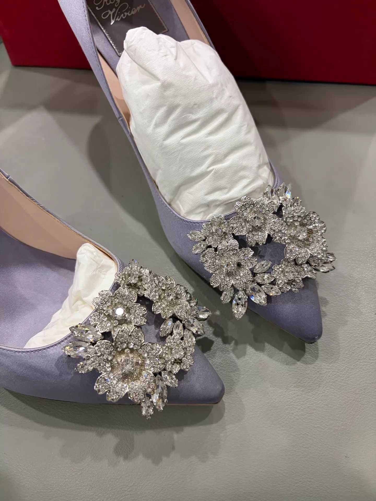 Roger Vivier RV Lavender Silk Satin Crystal Buckle 38 NOS Box Size US 7.5 / IT 37.5 - 2 Thumbnail