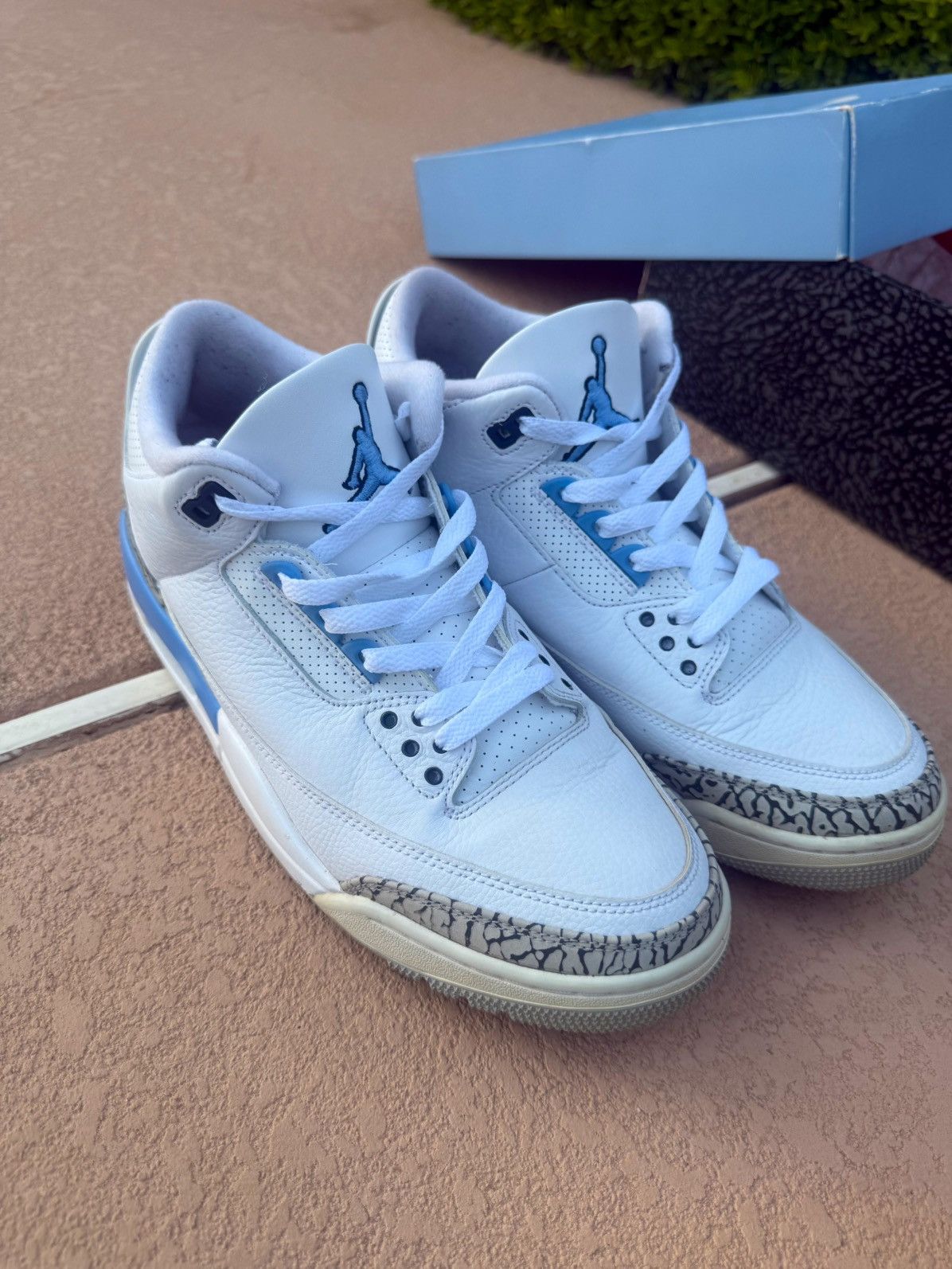 Air Jordan Retro 'UNC' - Main Image