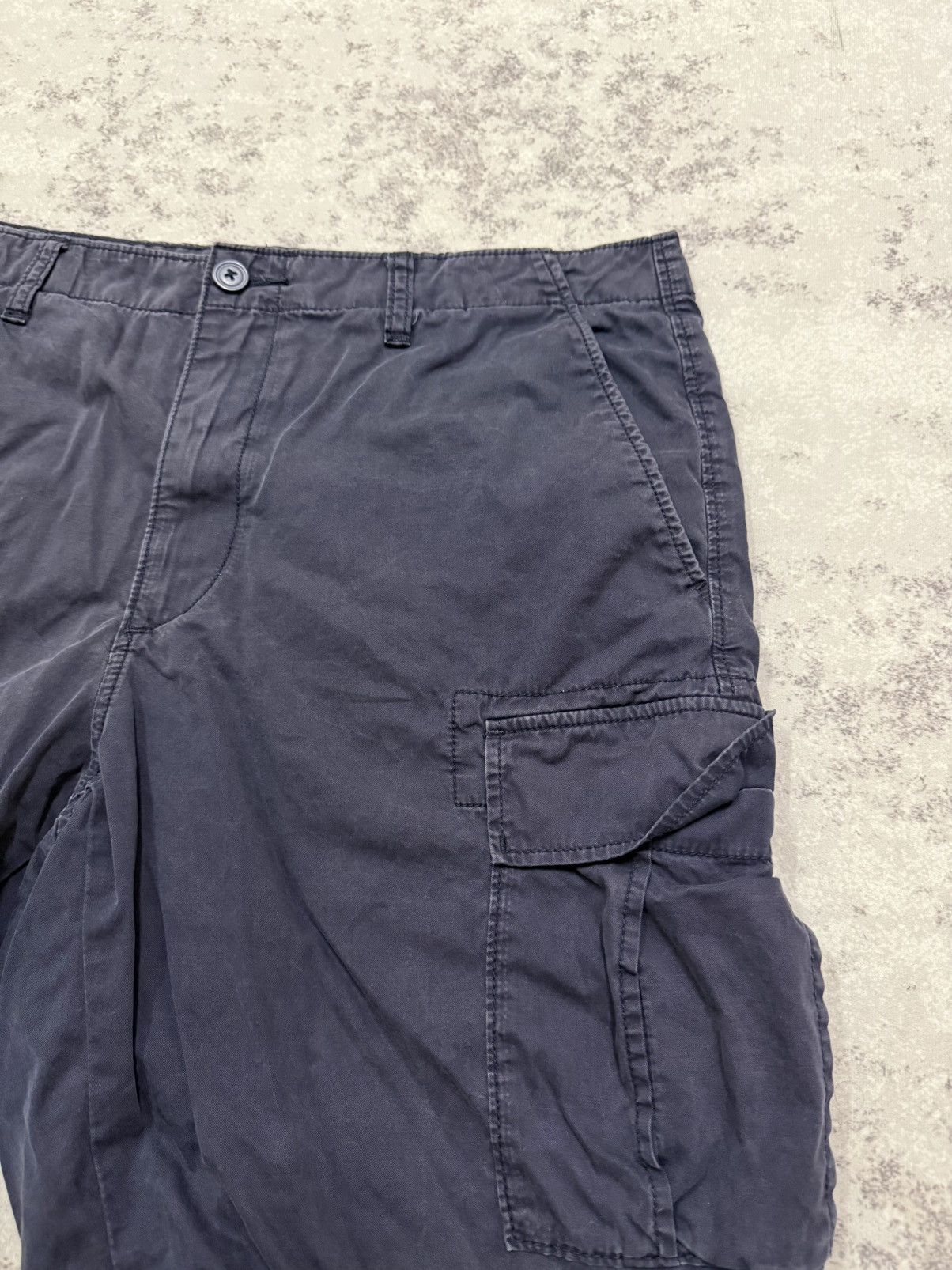 Uniqlo Uniqlo Faded Dark Blue Cargo Short Pants Size US 35 - 5 Thumbnail