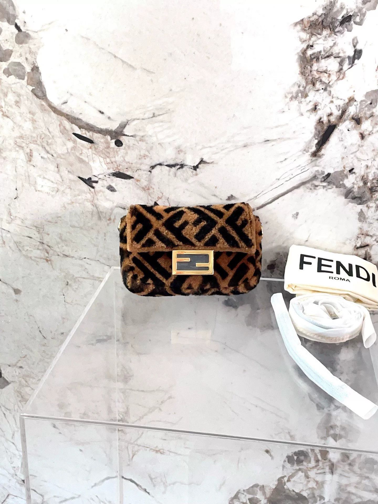 Fendi Pre-loved Bag Very good condition Size ONE SIZE - 1 Thumbnail