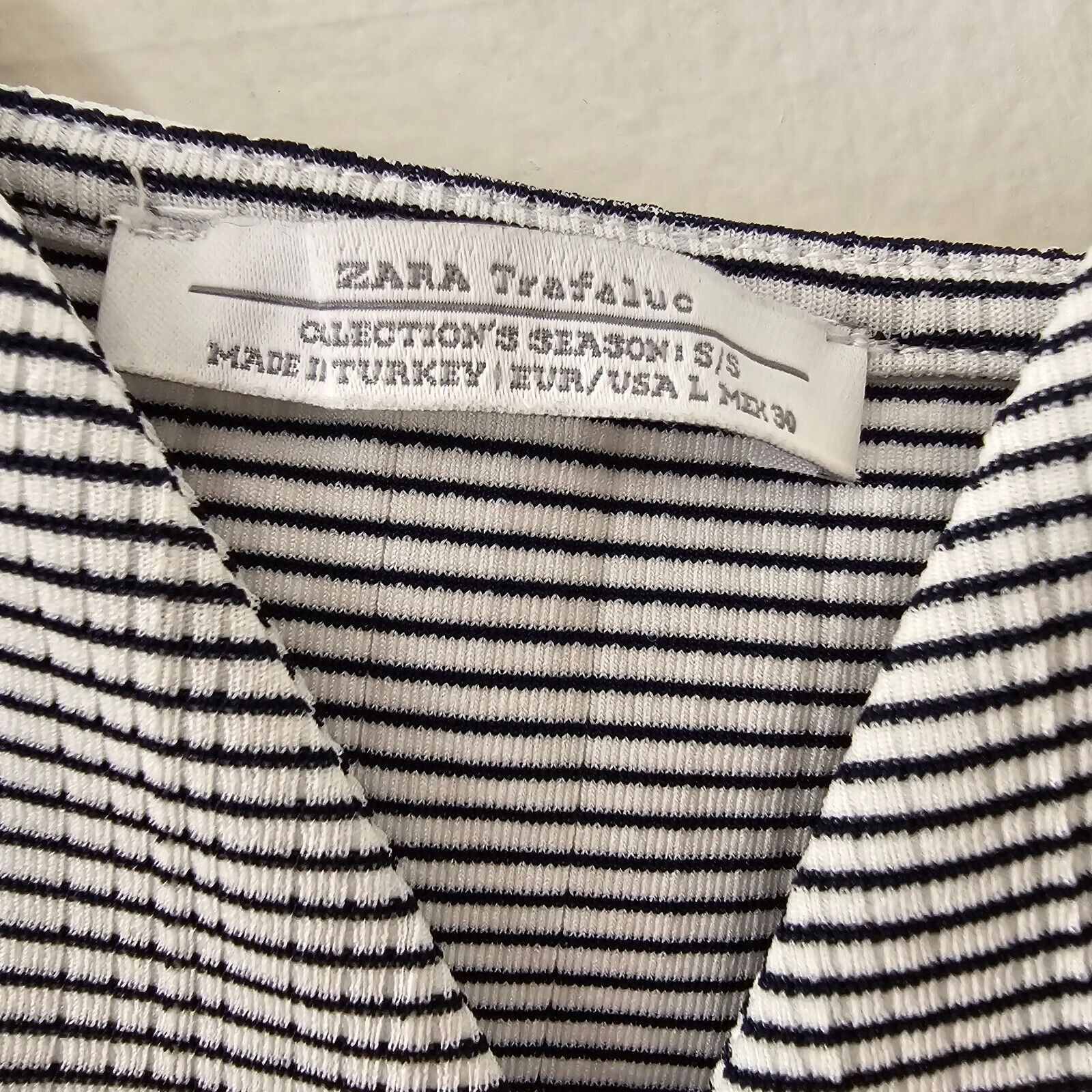 Zara Zara Navy & White Stripe VNeck Bralette Style Crop Top Large Size L / US 10 / IT 46 - 2 Thumbnail