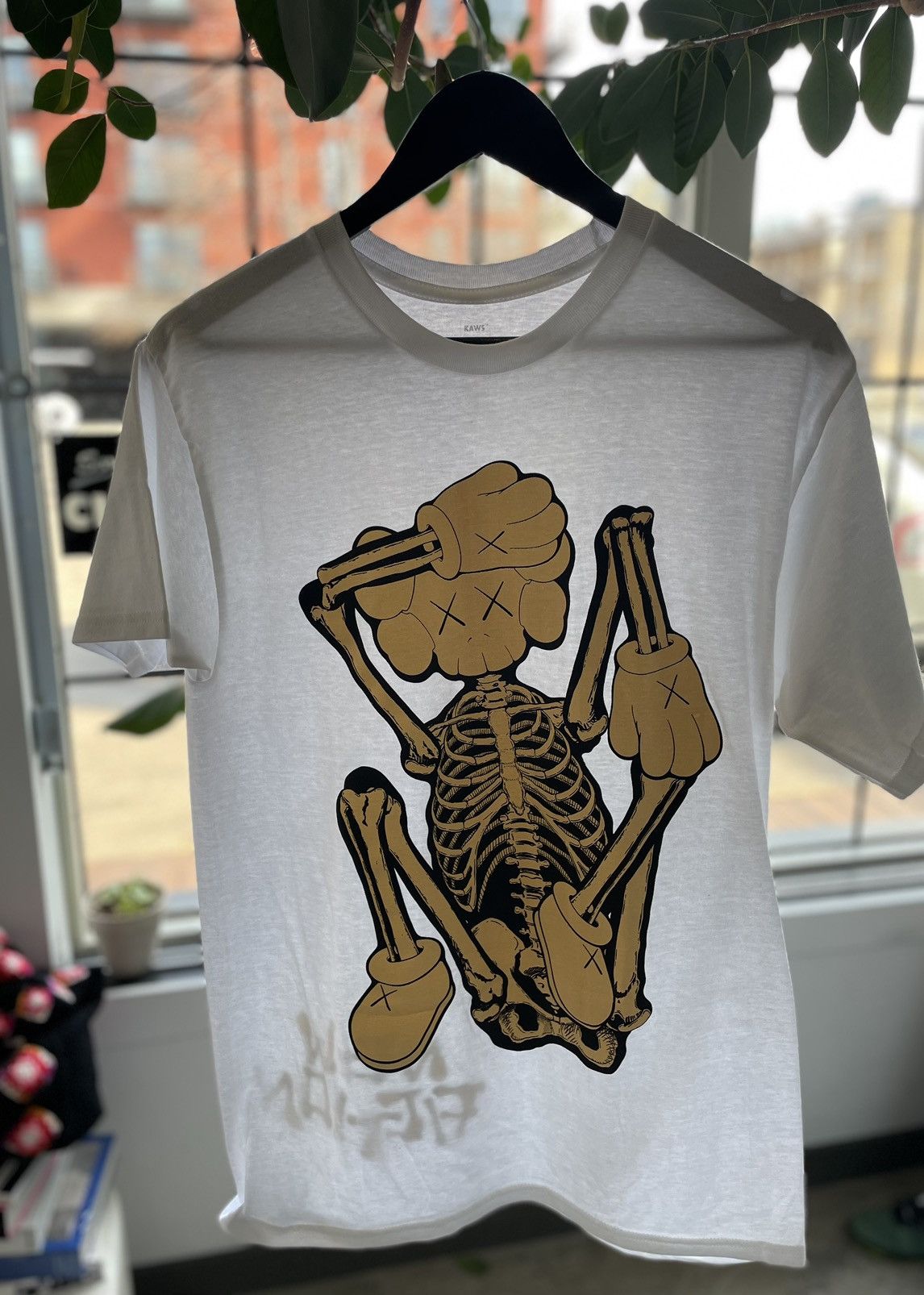 Kaws KAWS SKELETON NEW FICTION T-shirt Bone Size US M / EU 48-50 / 2 - 1 Thumbnail