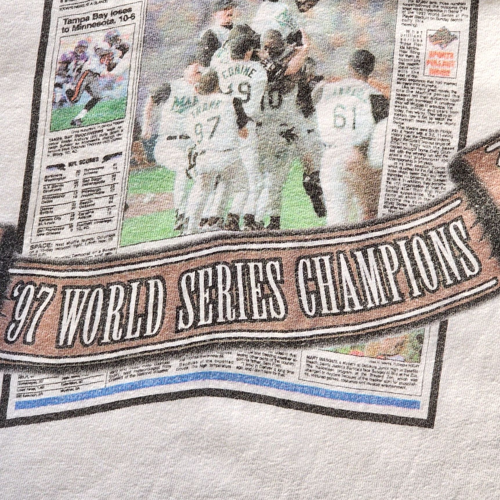 Hanes VINTAGE Florida Marlins Tee Large World Series Champions 1997 MLB Baseball Shirt Men L White Hanes Beefy 1990s 90s Sports USA Mens Size US L / EU 52-54 / 3 - 3 Thumbnail
