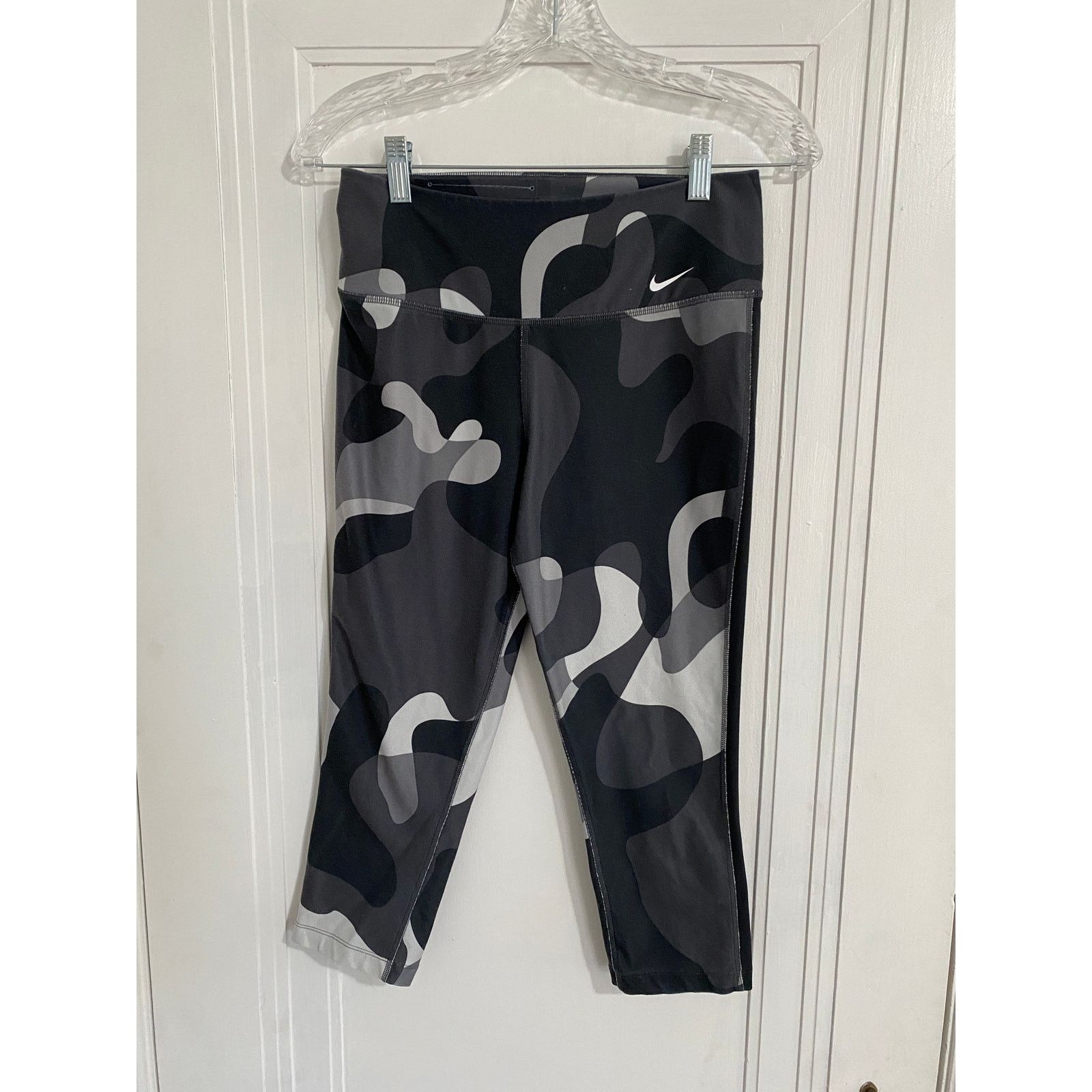 Nike Nike Dri-Fit Black, White, and Gray Leggings Size S Size 26" / US 2 / IT 38 - 1 Thumbnail