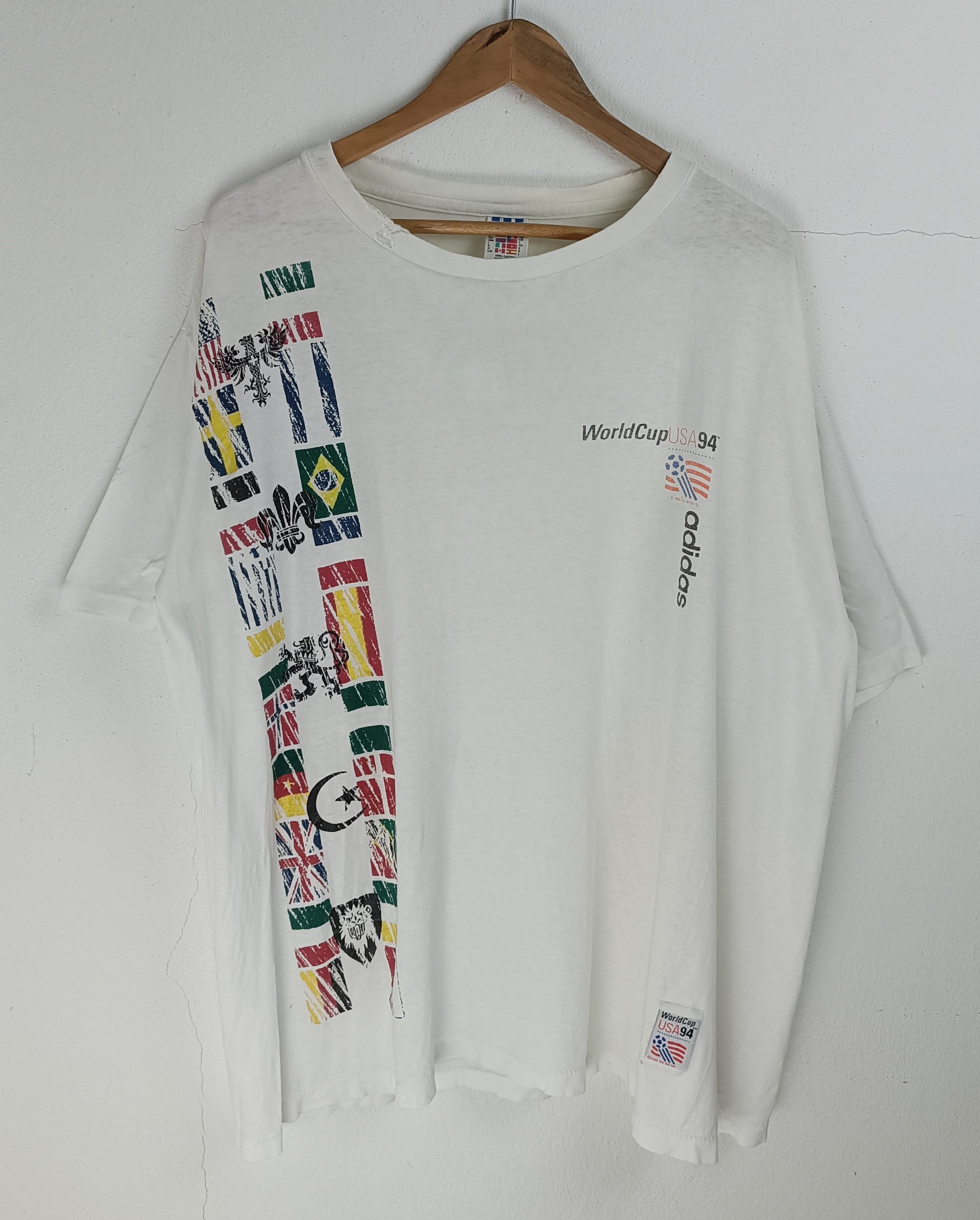 Vintage THRASHED FADED VINTAGE '94 WORLD CUP USA OVERSIZE TEE Size US XXL / EU 58 / 5 - 3 Thumbnail