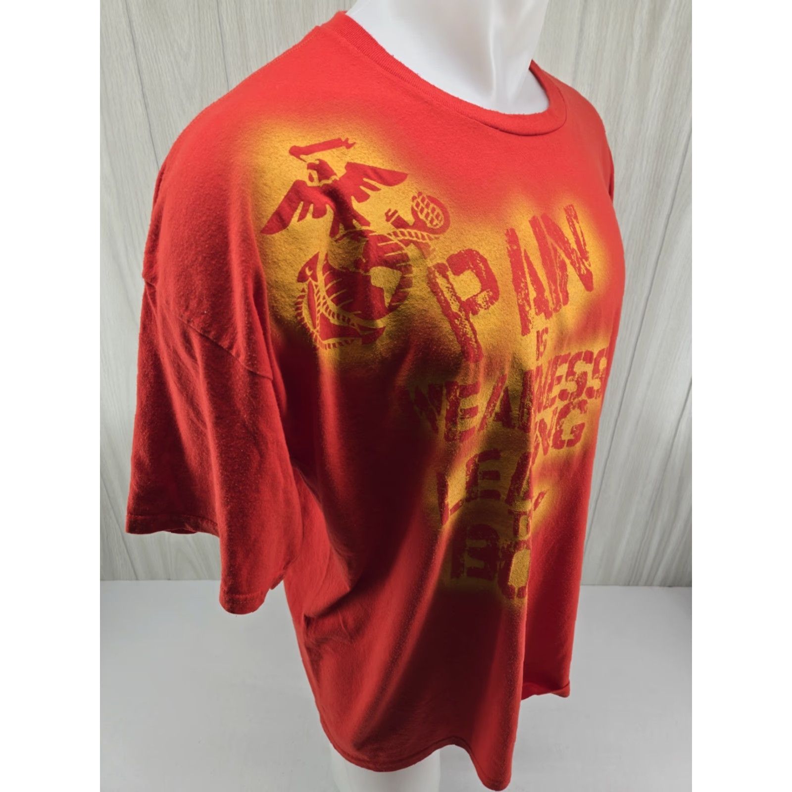 Vintage Black Ink Design USMC Pain is Weakness Leaving the Body Red 2XL Marine Corp Logo Shirt Men Short Sleeve Crew Neck Graphic Print Cotton T-Shirt Size US XXL / EU 58 / 5 - 6 Thumbnail