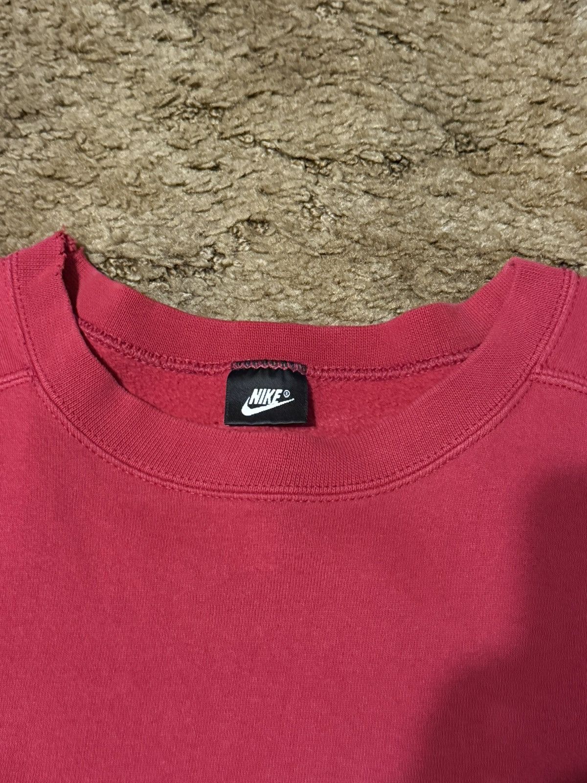 Nike Vintage Nike Small Logo Crewneck Sweatshirt Red XLarge Size US XL / EU 56 / 4 - 4 Thumbnail