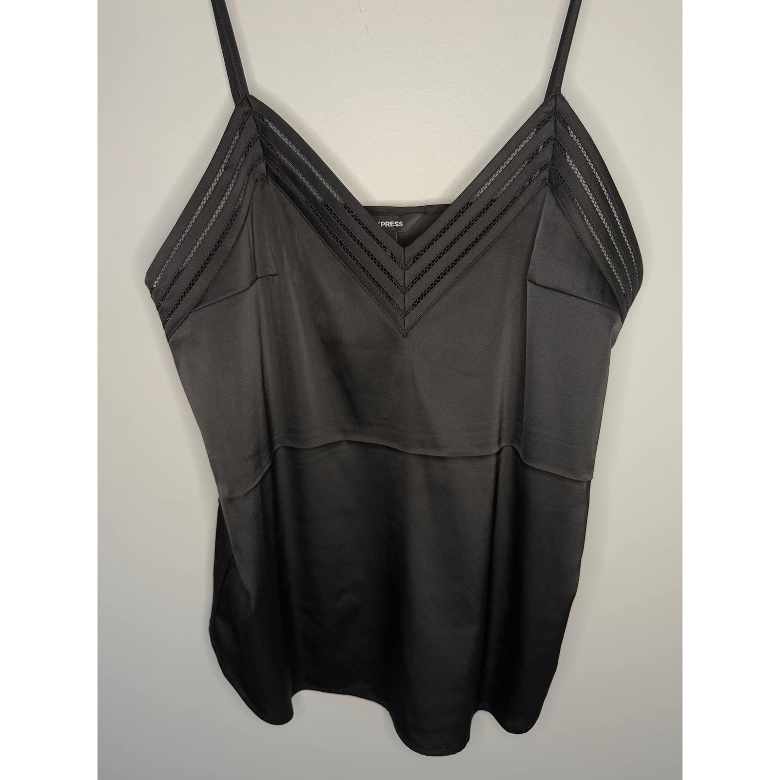 Express NWT Express V-Neck Cutout Tank Top Black Womens Size Medium Size M / US 6-8 / IT 42-44 - 3 Thumbnail