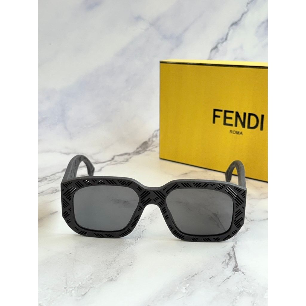 Fendi NEW Fendi FE40113I Black Shadow Unisex Sunglasses $500 Size ONE SIZE - 5 Thumbnail