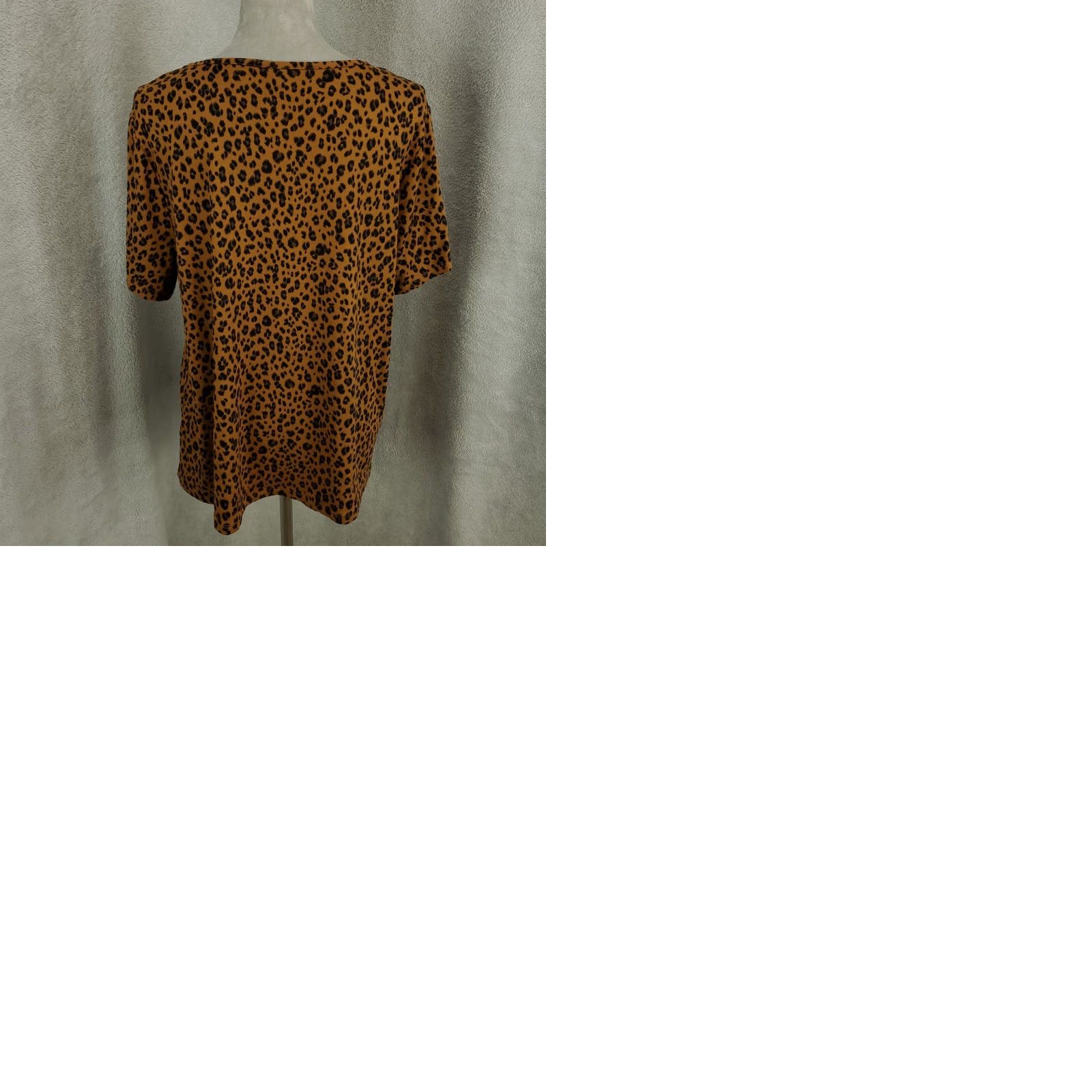 Old Navy Old Navy Leopard Print V-Neck Top Womens L Shirt Blouse Multicolor Short Sleeve NWT Animals Casual Workwear M/W Mens? Size L / US 10 / IT 46 - 9 Thumbnail