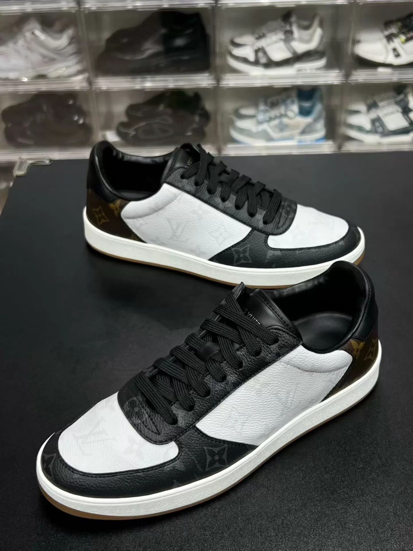 Louis Vuitton Multi Color Low-Top Sneakers Size 7 Size US 7 / EU 40 - 1 Thumbnail