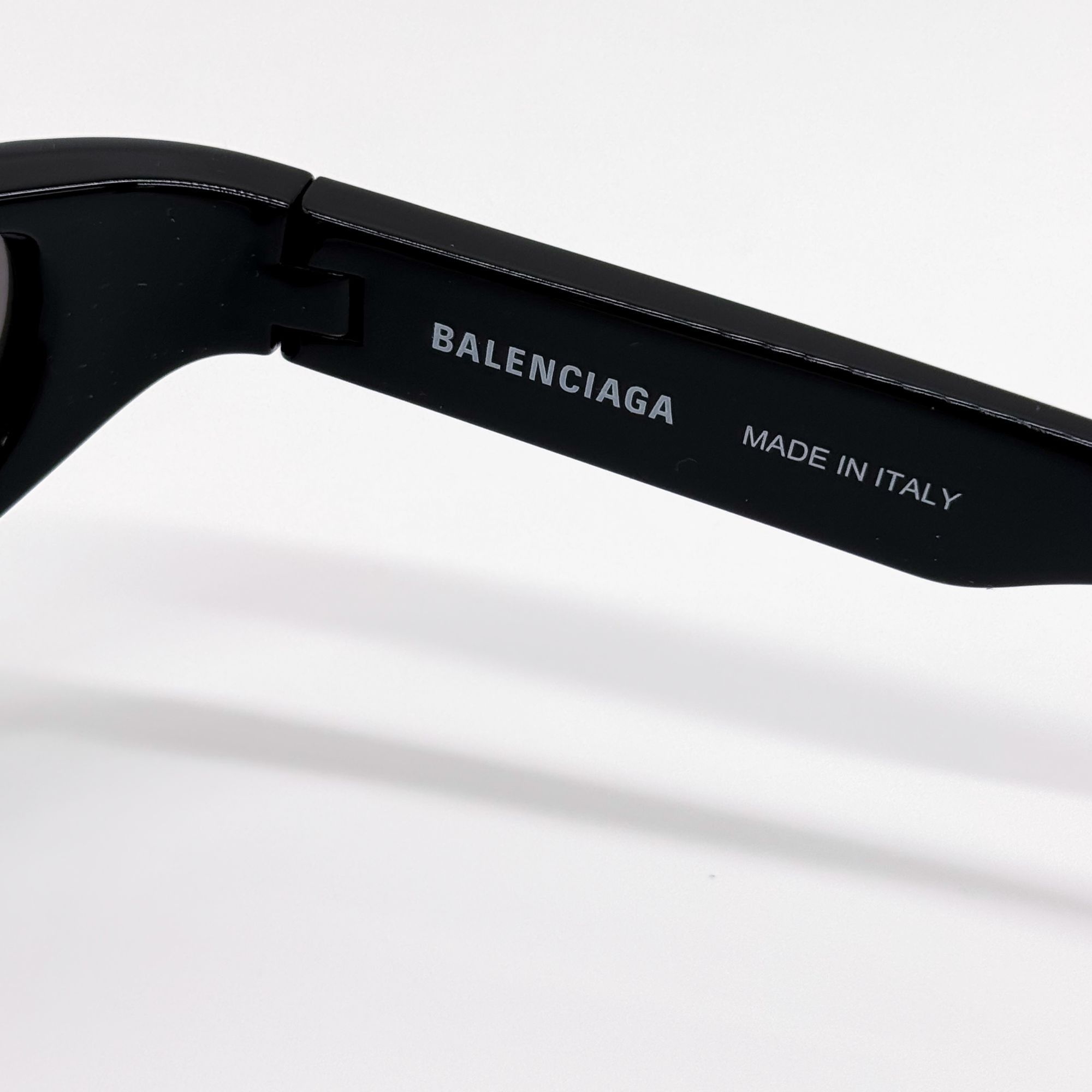 Balenciaga NEW BALENCIAGA BB0202S 001 SUNGLASSES BLACK OVERSIZED WOMEN Size ONE SIZE - 9 Thumbnail