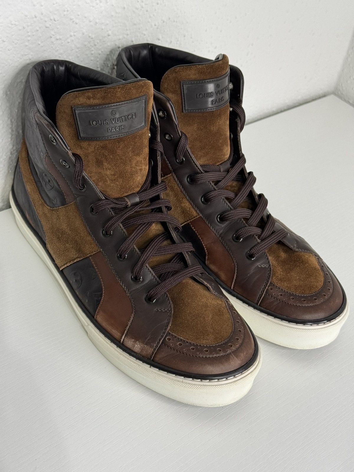 Louis Vuitton Louis Vuitton LV Monogram High Top Leather Sneakers Size US 9.5 / EU 42-43 - 3 Thumbnail
