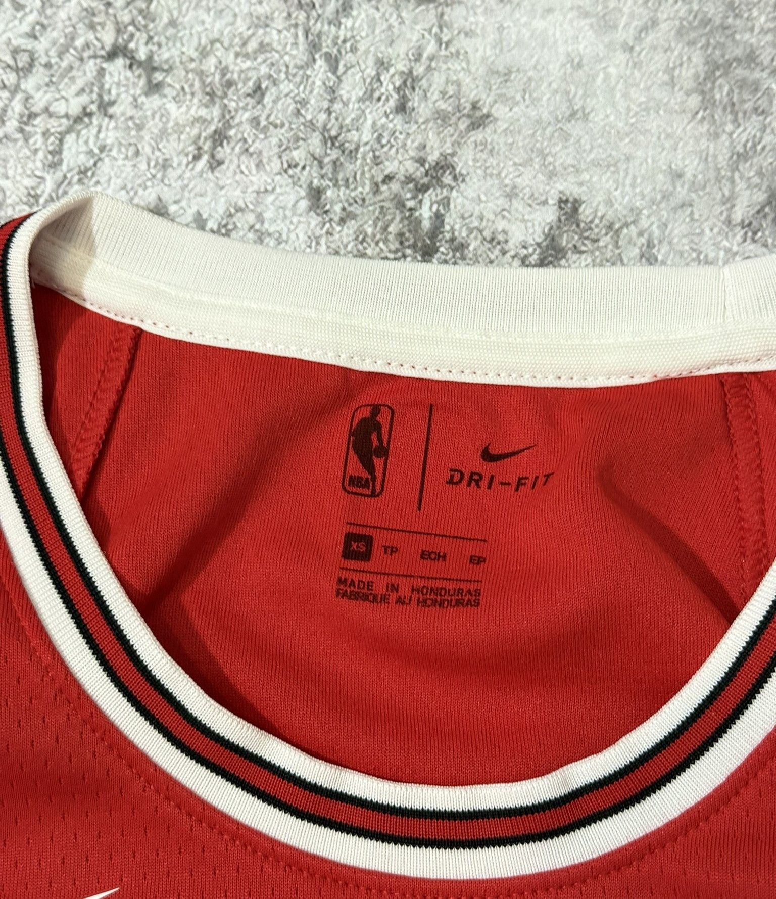Nike CHICAGO BULLS SWINGMAN JERSEY Nike NBA WOMEN XS Size XS / US 0-2 / IT 36-38 - 3 Thumbnail