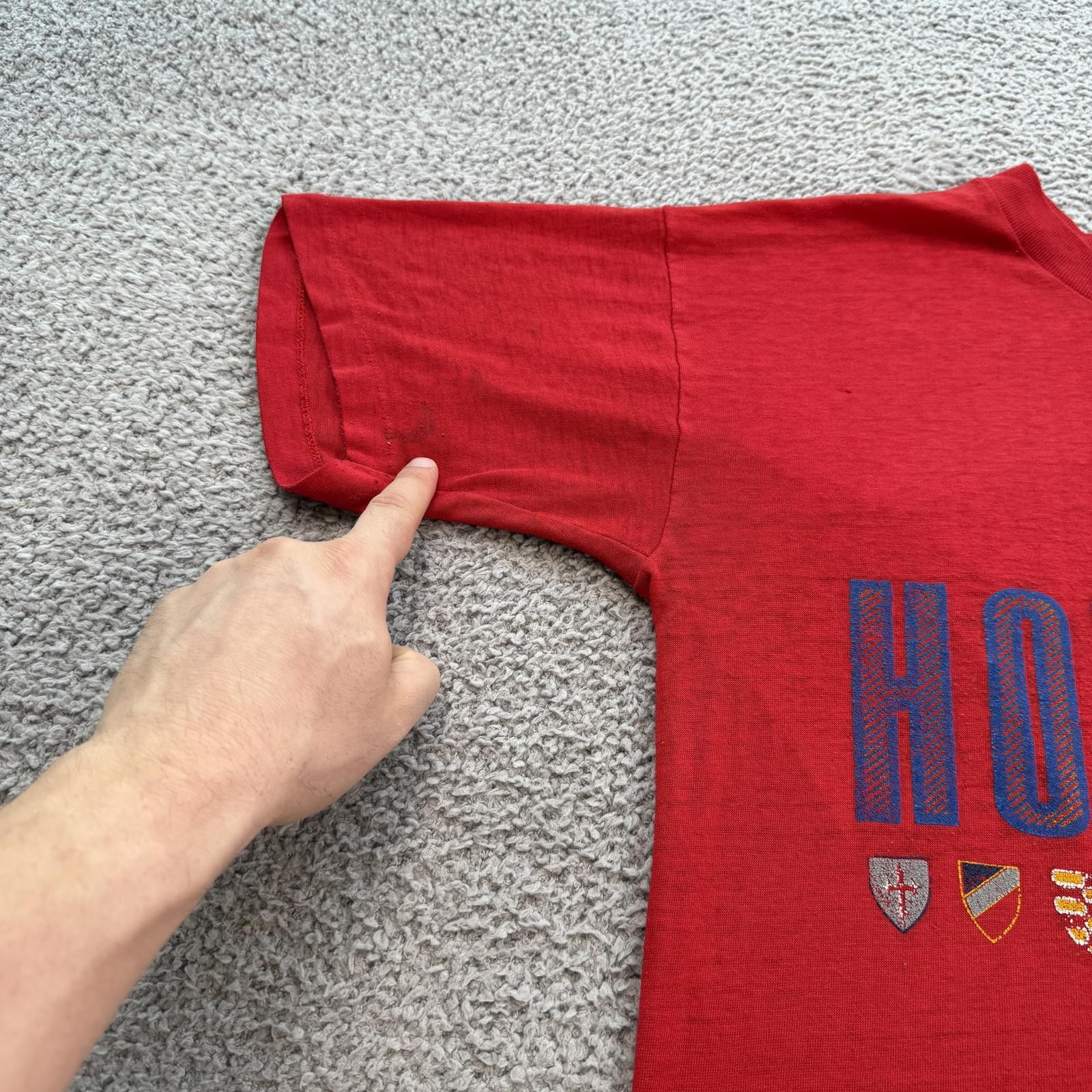Other Vintage Howard College 90s T Shirt Red Single Stitch Fade Size US S / EU 44-46 / 1 - 6 Thumbnail