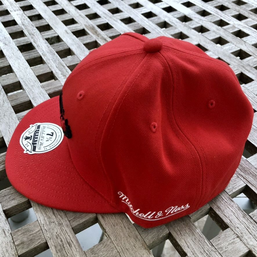 Mitchell & Ness Atlanta Hawks 90s Retro Logo Patch NBA HWC Fitted Hat 7 3/4 Size ONE SIZE - 4 Thumbnail