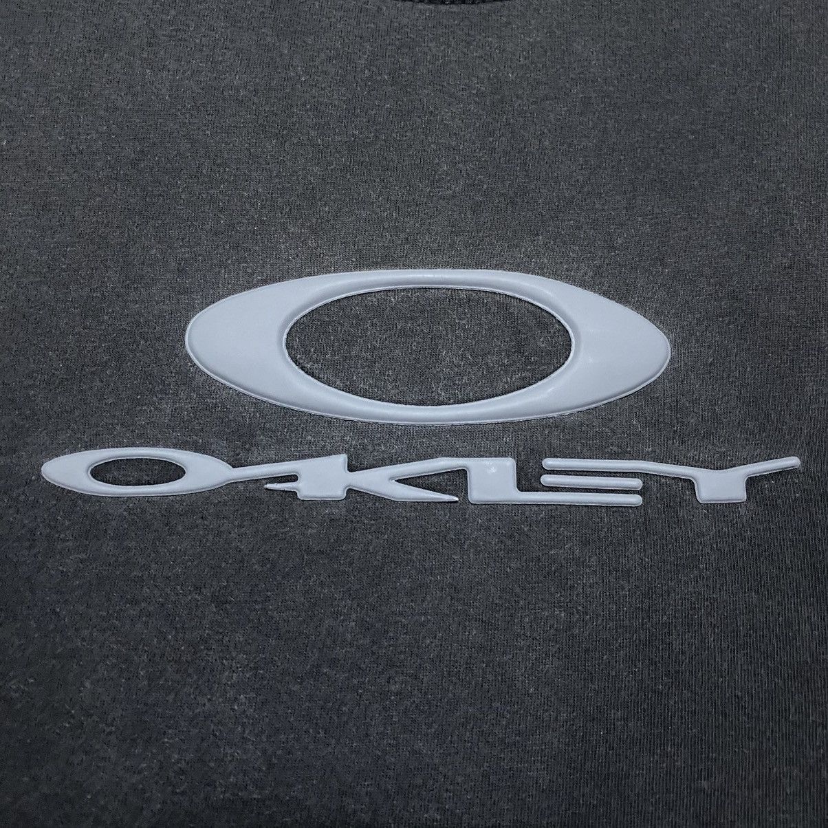 Oakley Rare‼️🔥Vintage Oakley Embossed Logo T-Shirt Size US M / EU 48-50 / 2 - 7 Thumbnail