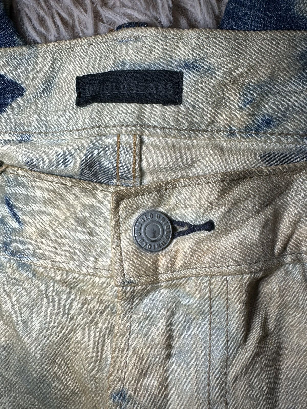 Uniqlo Uniqlo acid-wash, distressed denim jeans Size US 37 - 6 Thumbnail
