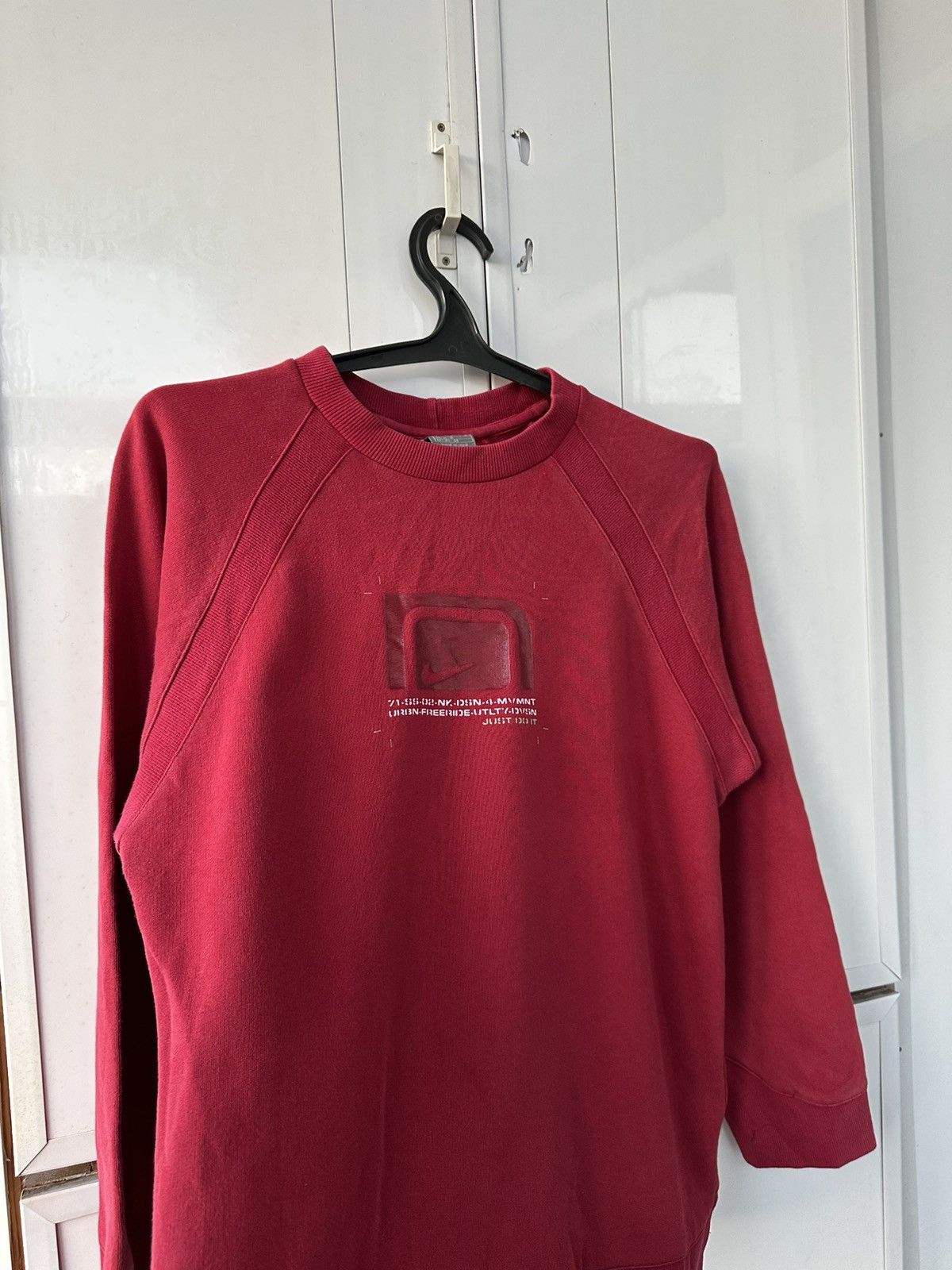 Nike Vintage Nike Sweatshirt Rubber Centre Logo Size US M / EU 48-50 / 2 - 9 Thumbnail
