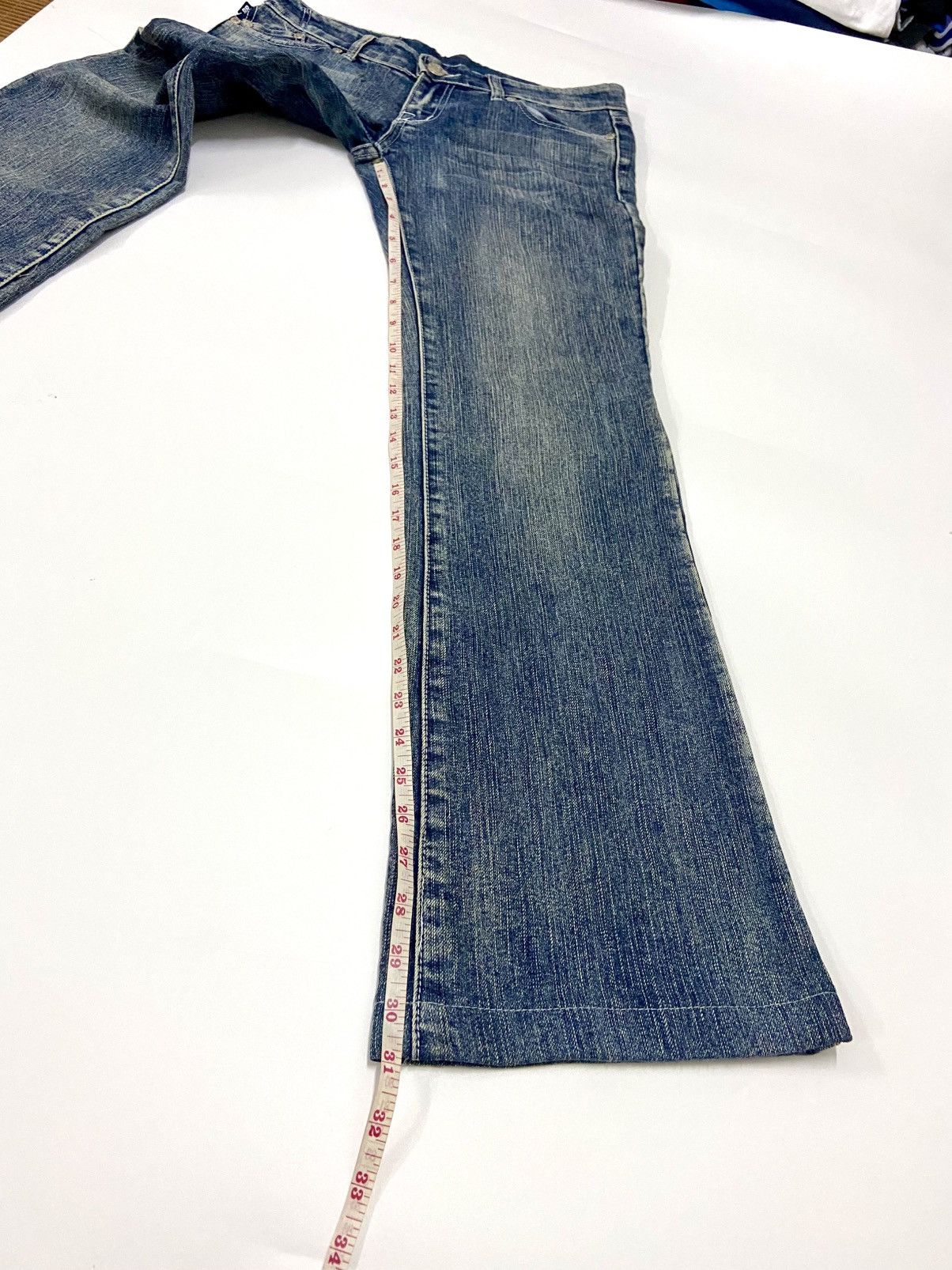 Victoria Beckham VICTORIA BECKHAM ROCK N REPUBLIC FLARE JEANS Size 28" / US 6 / IT 42 - 9 Thumbnail