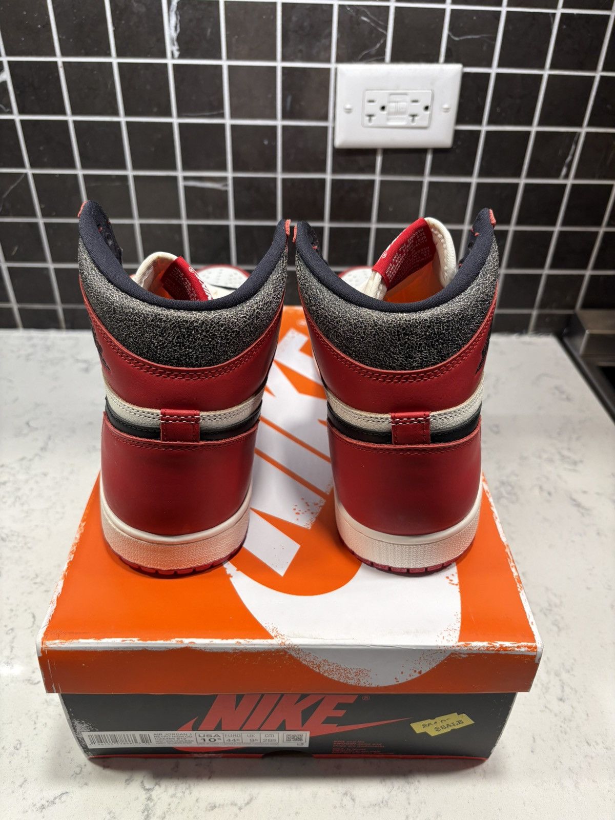 Nike Jordan 1 High Chicago Lost & Found Size US 10.5 / EU 43-44 - 3 Thumbnail