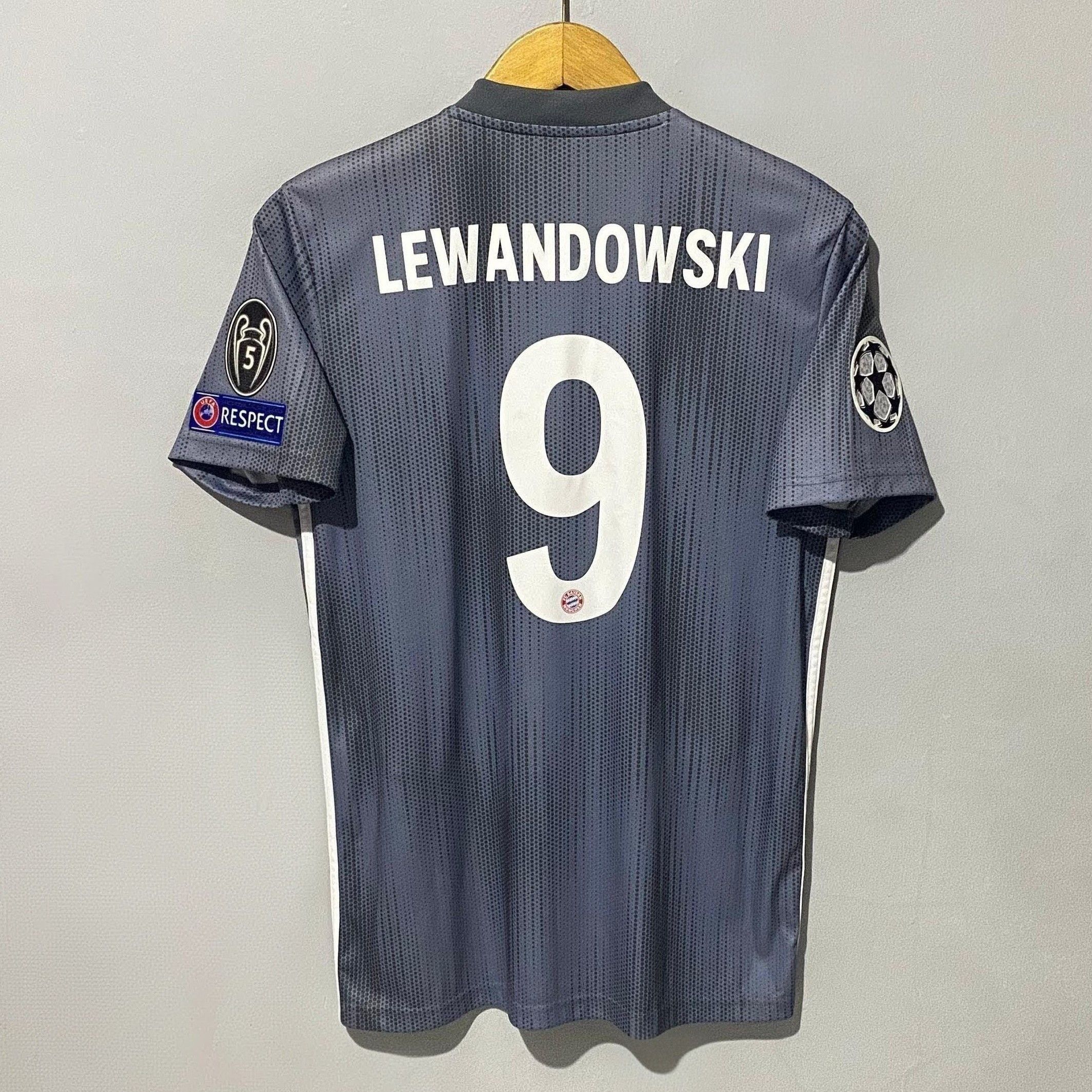 Adidas Bayern Munchen 2018-2019 Third Jersey Robert Lewandowski Size US M / EU 48-50 / 2 - 2 Thumbnail