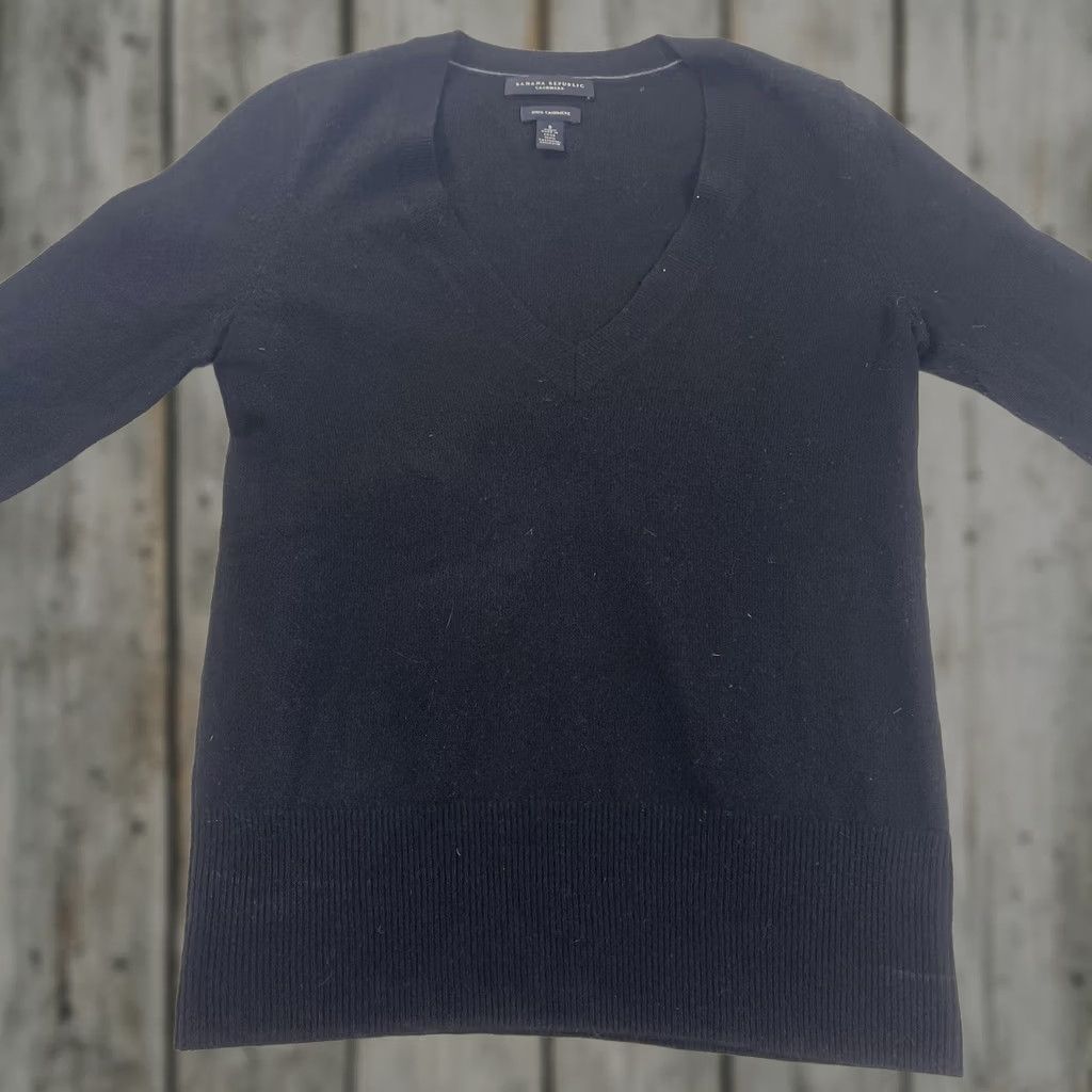 Banana Republic Banana Republic Women's S Sweater V-Neck Black 100% Cashmere Wool Blend Long Sleeve Pullover Shirt? Size S / US 4 / IT 40 - 1 Thumbnail