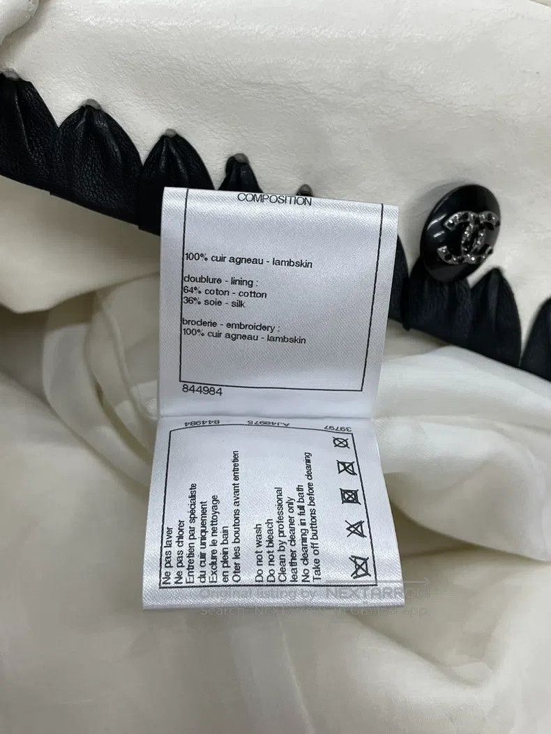 Chanel Chanel White, black, black, diamond-buttoned leather jacke Size XS / US 0-2 / IT 36-38 - 9 Thumbnail