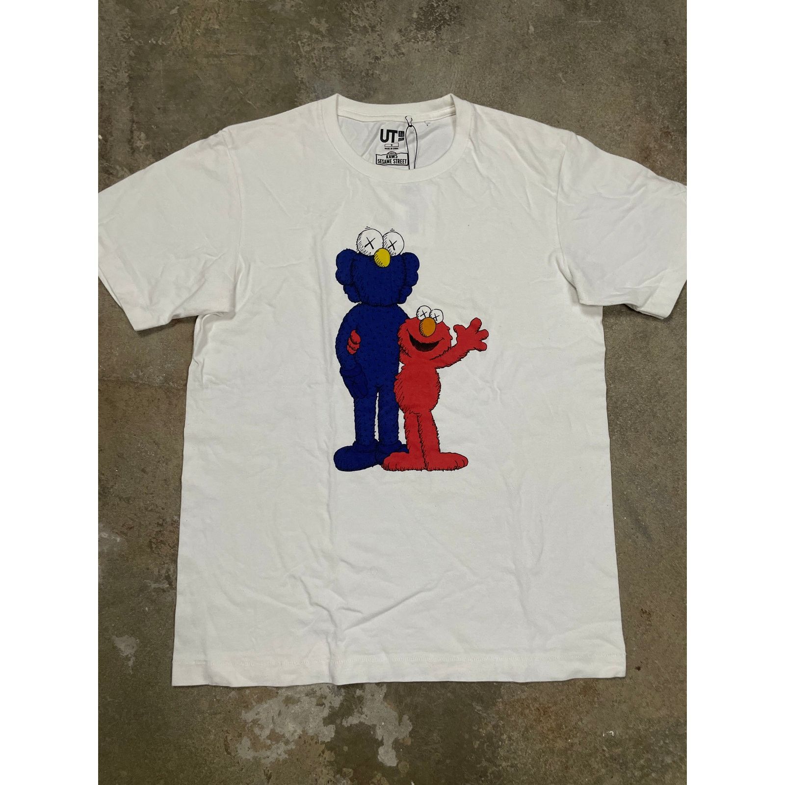 Kaws KAWS Uniqlo Tee RWB Used Small Size US S / EU 44-46 / 1 - 1 Thumbnail