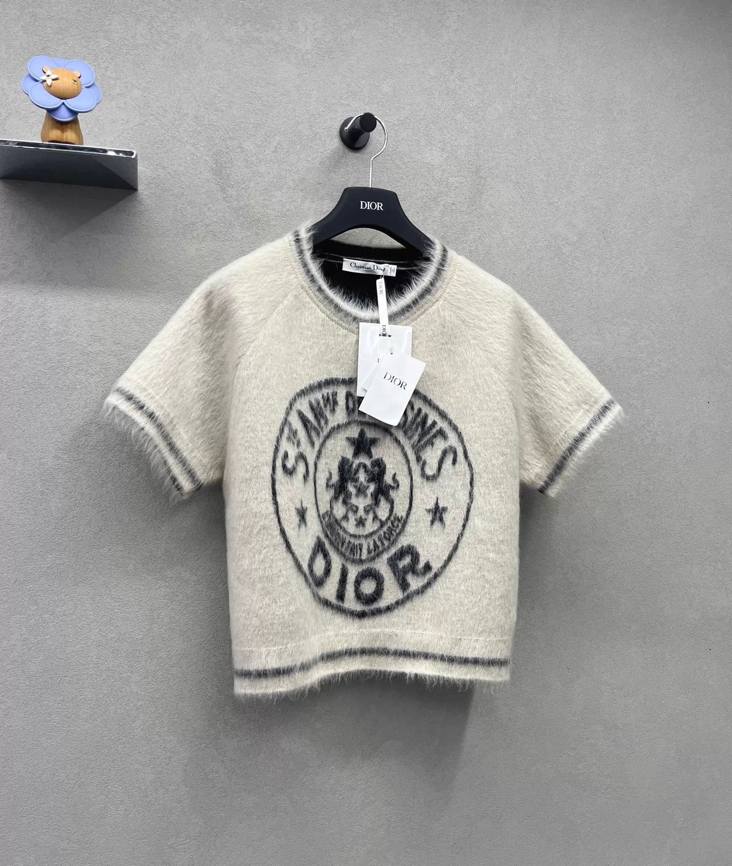 Dior DIOR Ivory Badge Short Sleeve Cashmere Sweater (Size 36) Size XS / US 0-2 / IT 36-38 - 3 Thumbnail