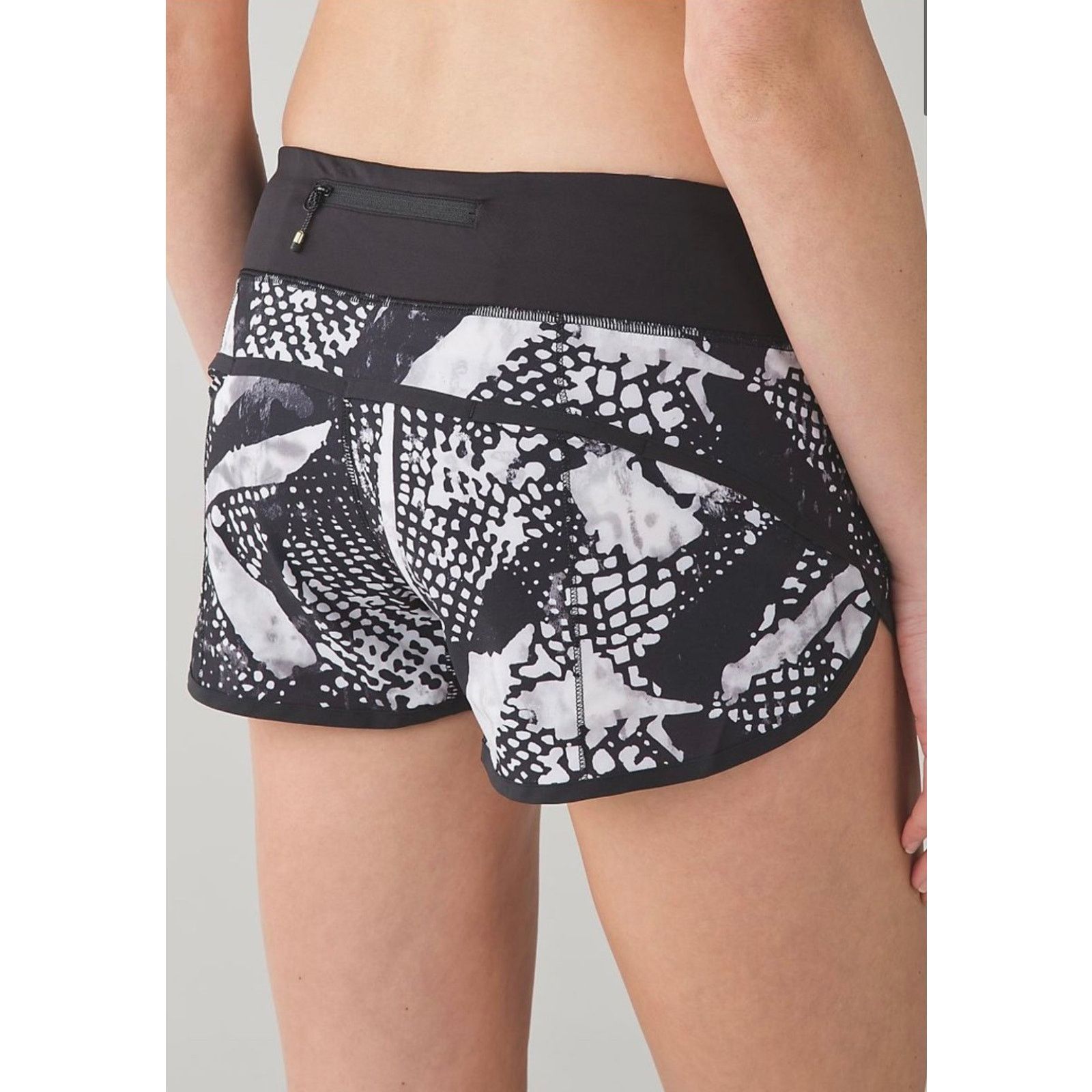 Lululemon Lululemon Speed Short lined sized 4 Pristine! Size 27" / US 4 / IT 40 - 2 Thumbnail