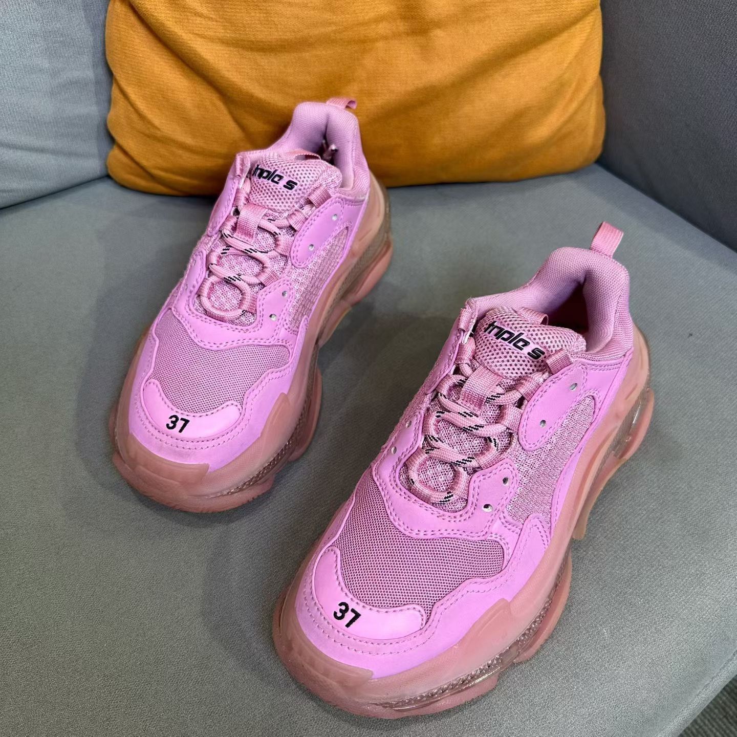 Balenciaga Balenciaga Pink Lowtop Sneakers us_7 Women Size US 7 / IT 37 - 1 Thumbnail