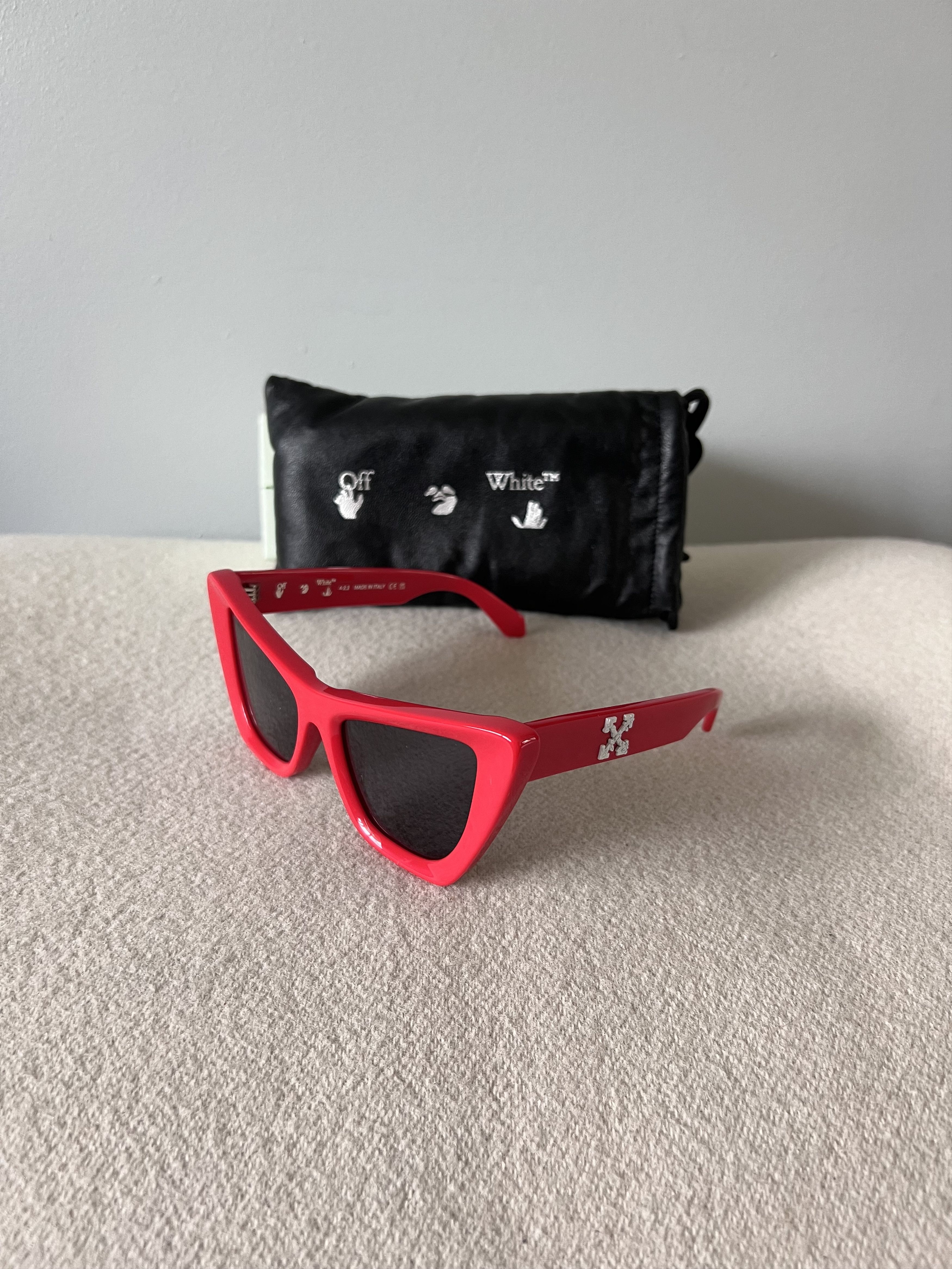 Off-White Off White Arrows Cat Eye Sunglasses in Red Size ONE SIZE - 1 Thumbnail