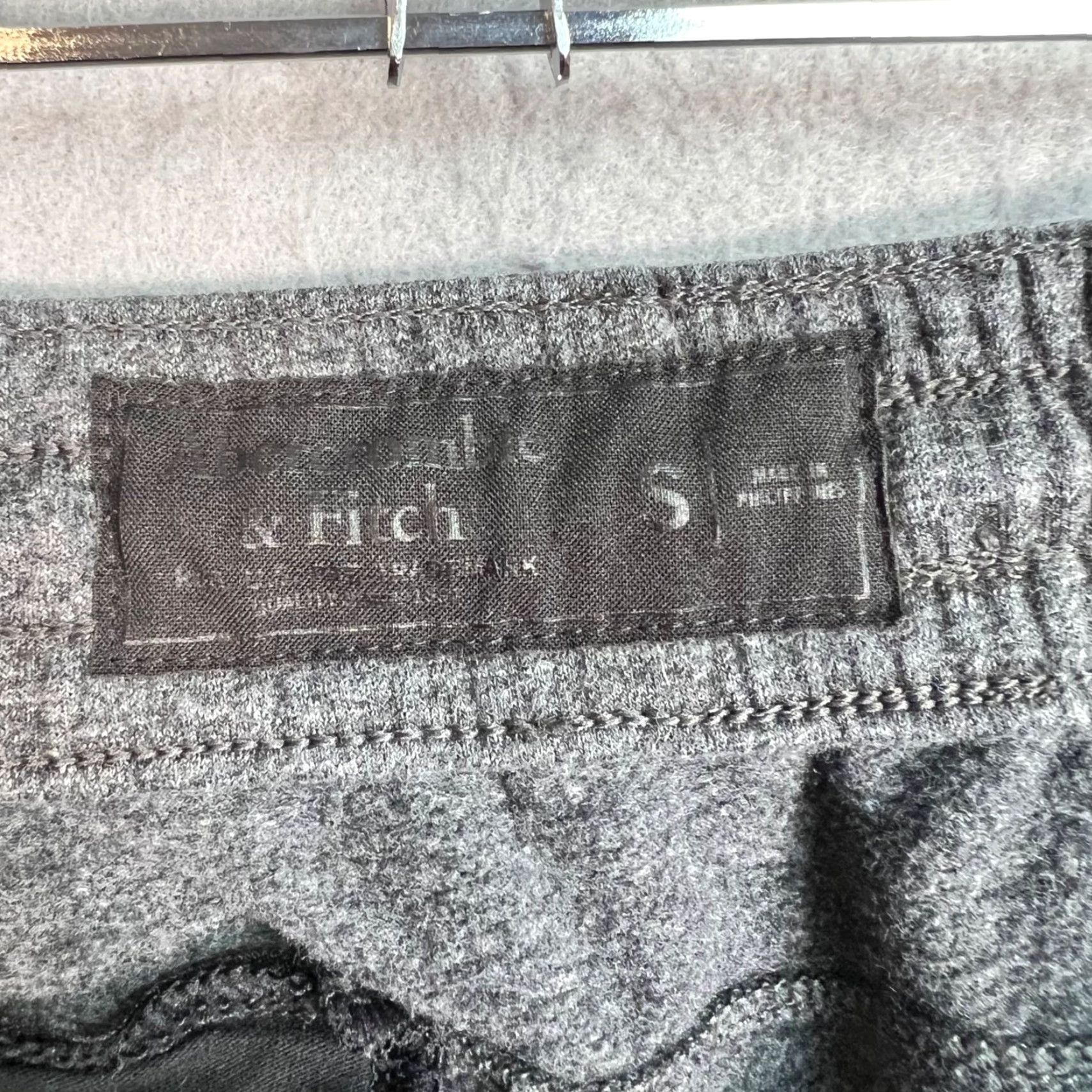 Abercrombie & Fitch Abercrombie & Fitch Mens Small Essential Gray Black Jogger Sweatpants Shirt? Size US 29 - 3 Thumbnail