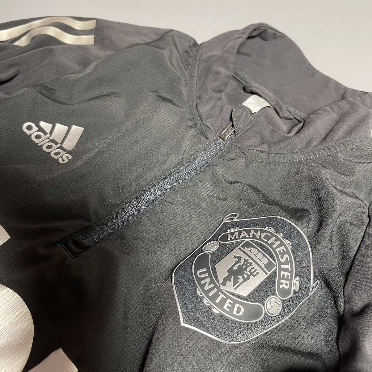 Adidas × Vintage MANCHESTER UNITED ADIDAS 2019/2020 SOCCER TRAINING TRACK TOP Size US M / EU 48-50 / 2 - 4 Thumbnail