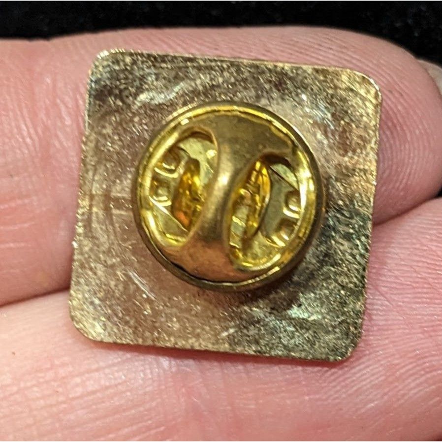Motorola Vintage Motorola Six Sigma White And Gold Tone Lapel Pin Size ONE SIZE - 4 Thumbnail